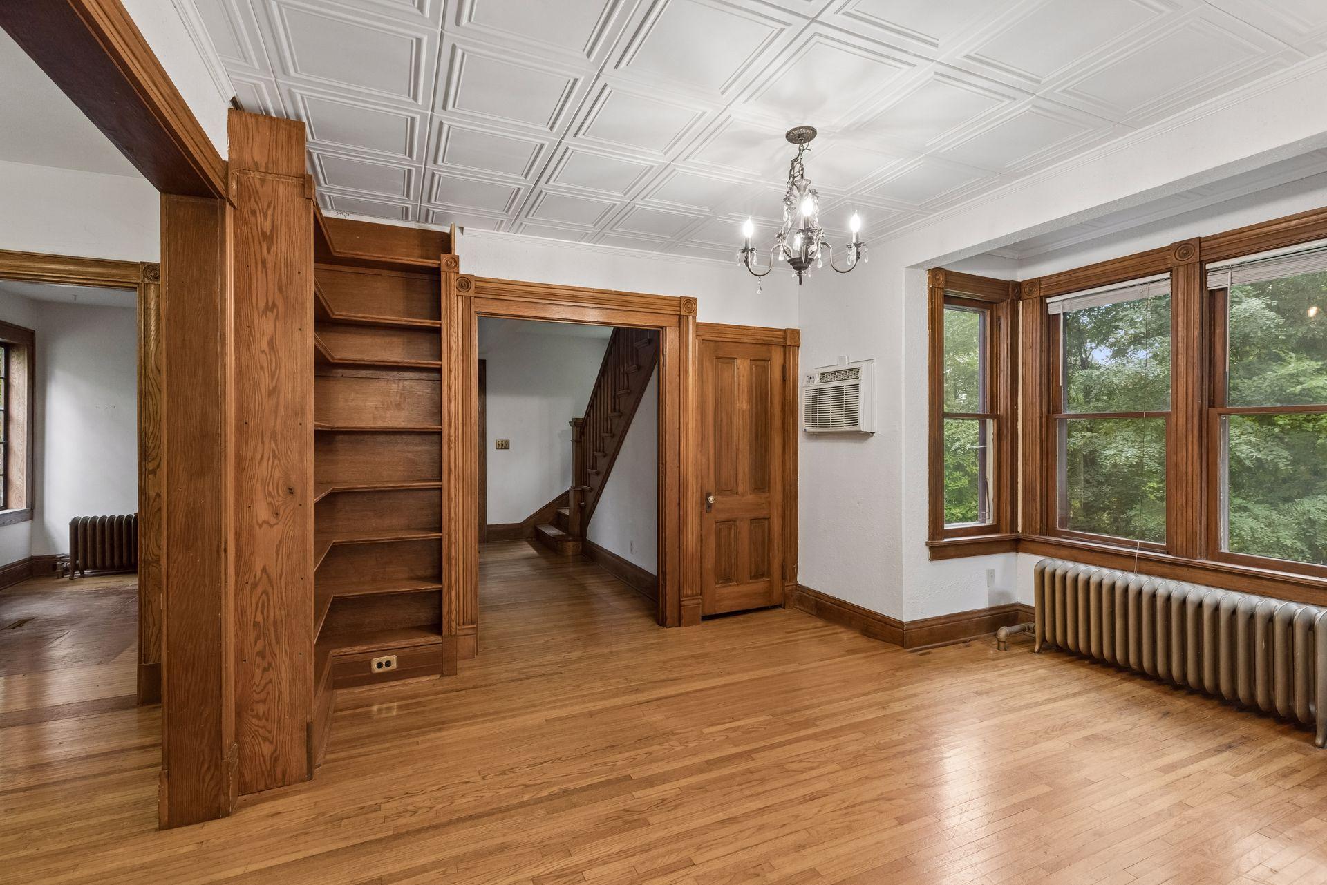 717 Linden Street W Property Photo 17
