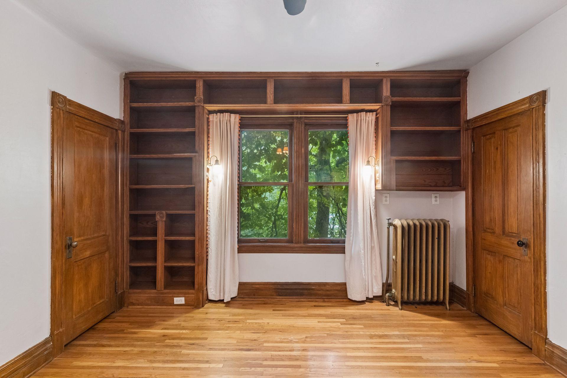 717 Linden Street W Property Photo 34