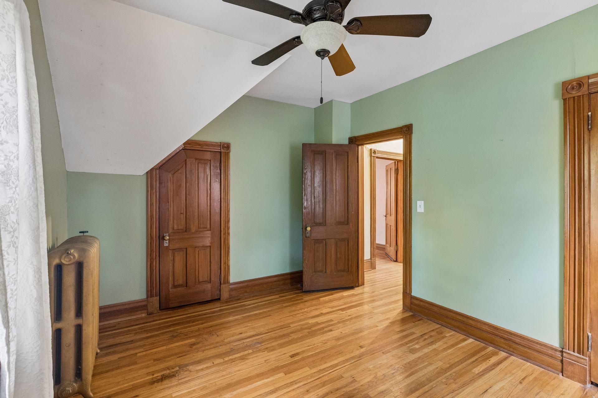 717 Linden Street W Property Photo 37