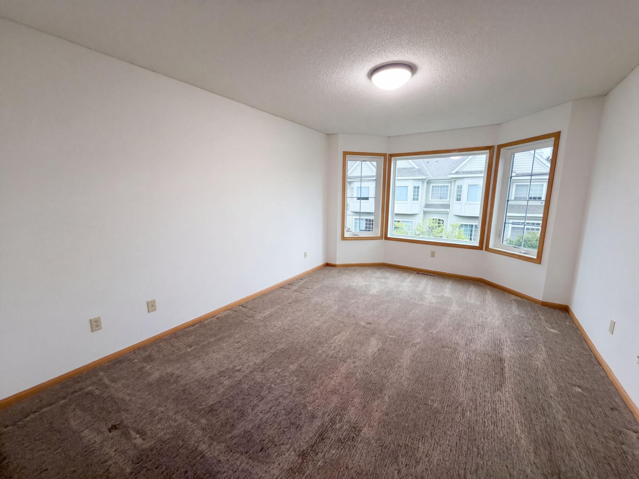 214 Christenson Way Ne Property Photo 4