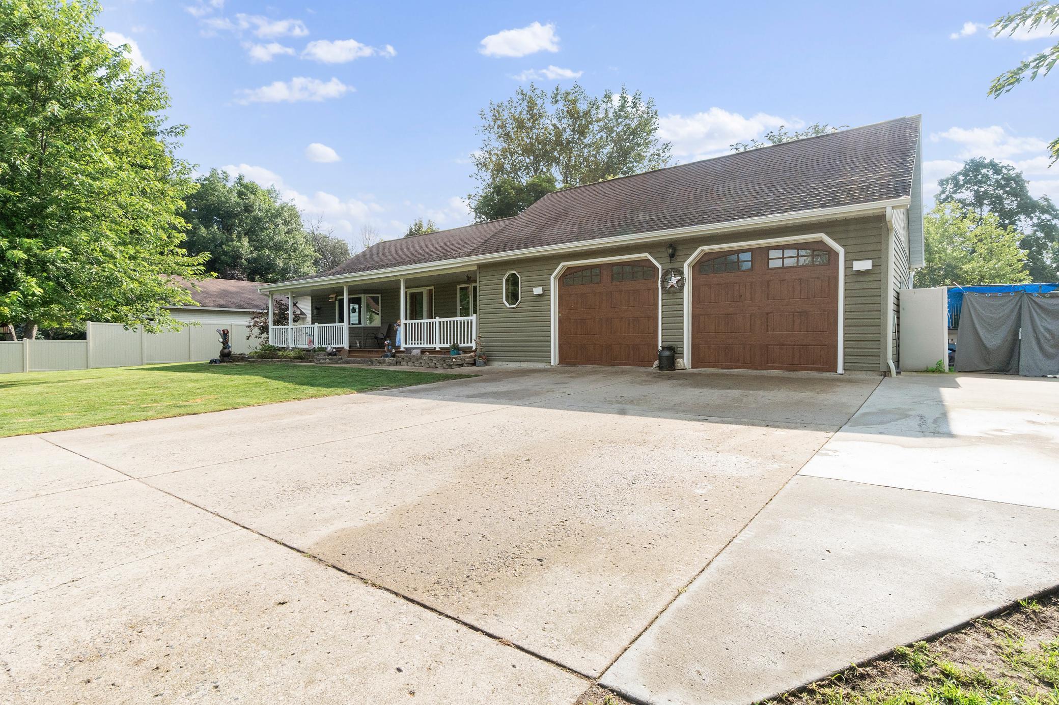 901 Geneva Drive Property Photo 3