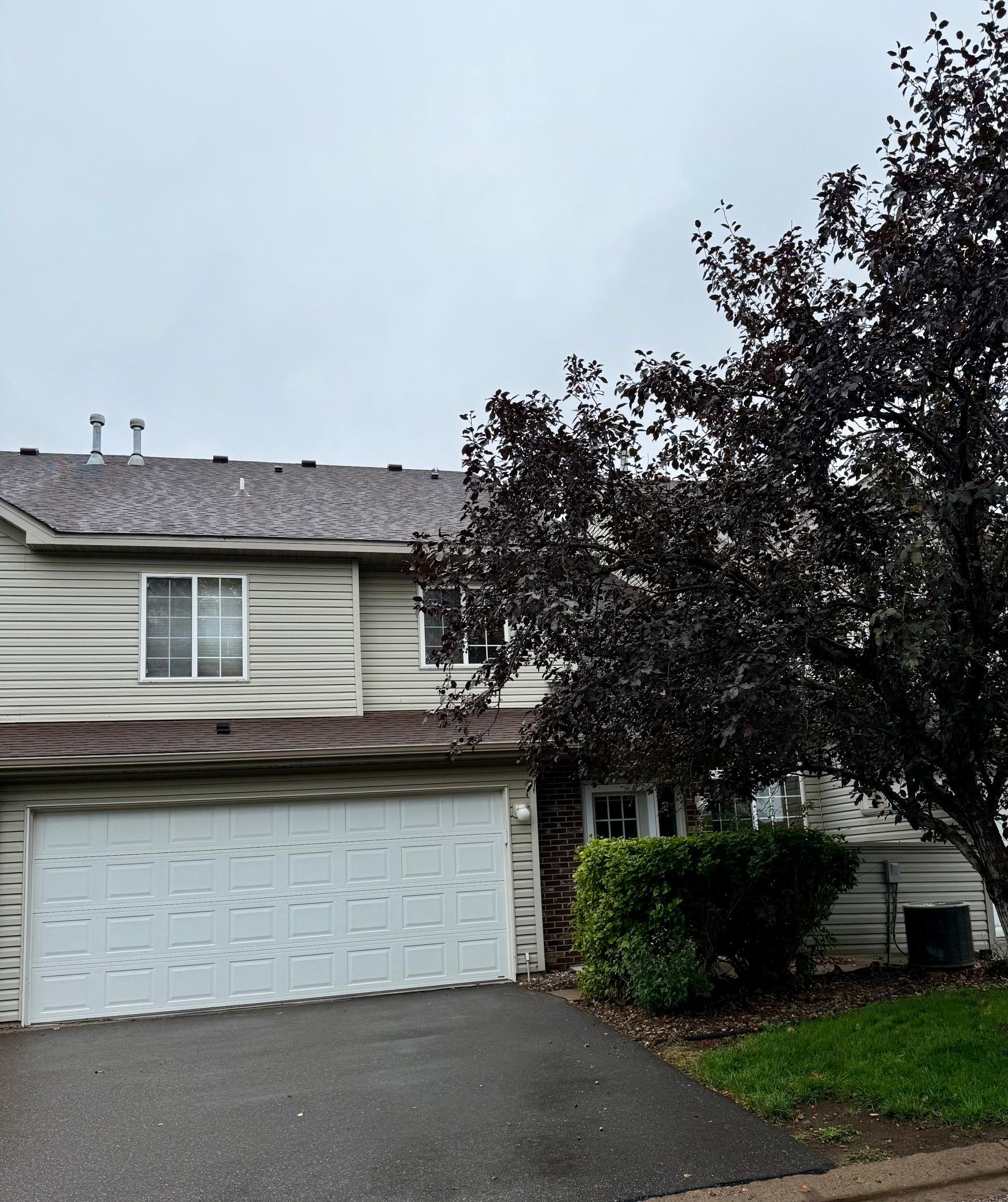 2402 Oakridge Circle Property Photo 1