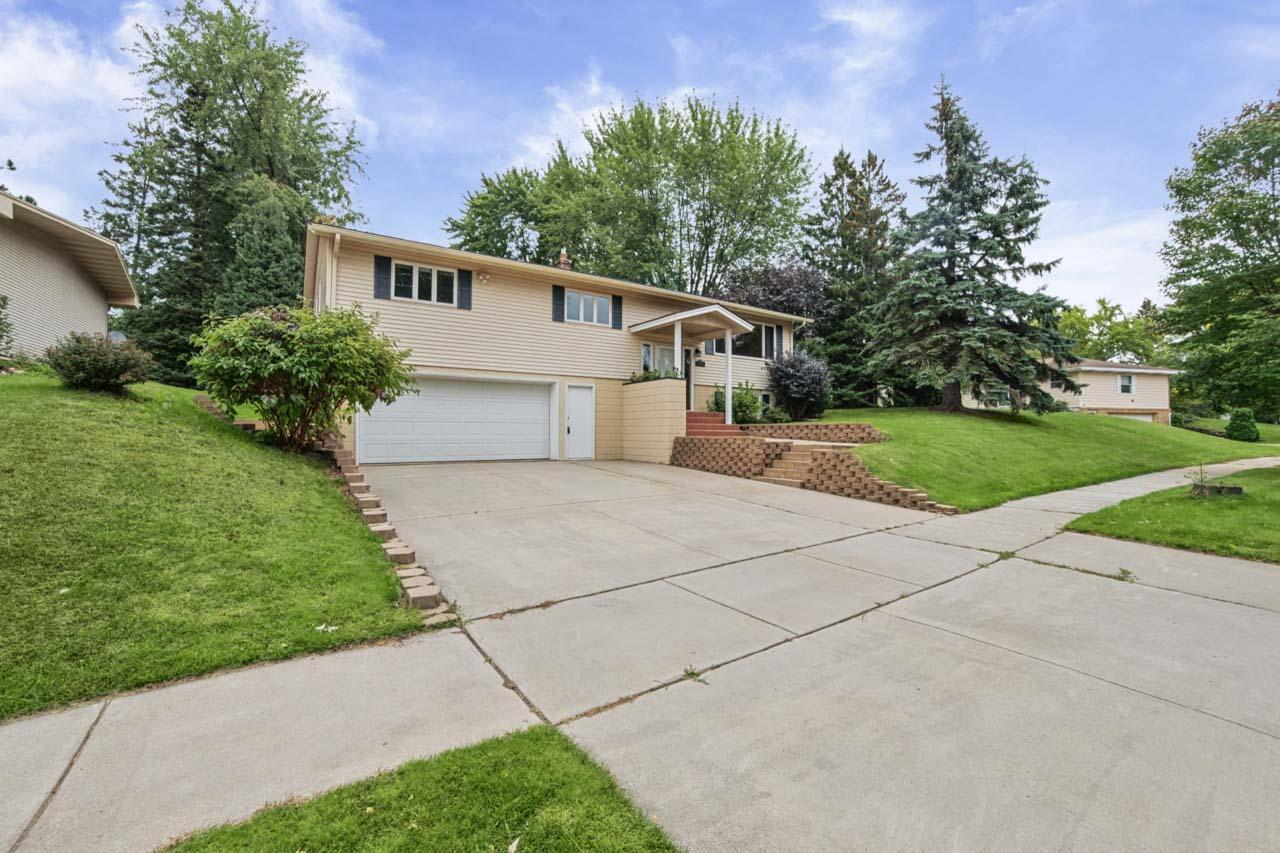 407 Mesabi Drive Property Photo 1