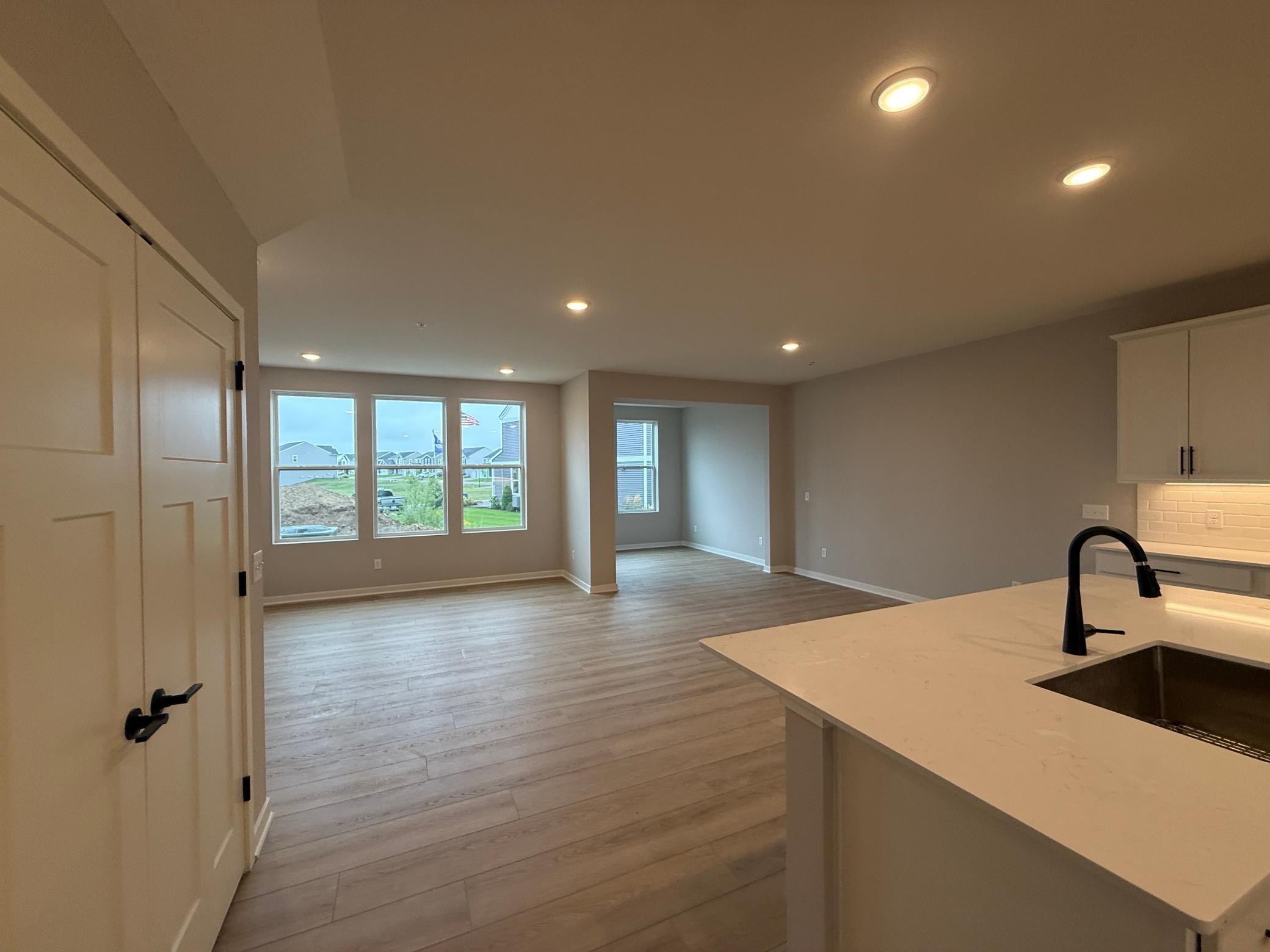 14920 Avondale View Property Photo 4