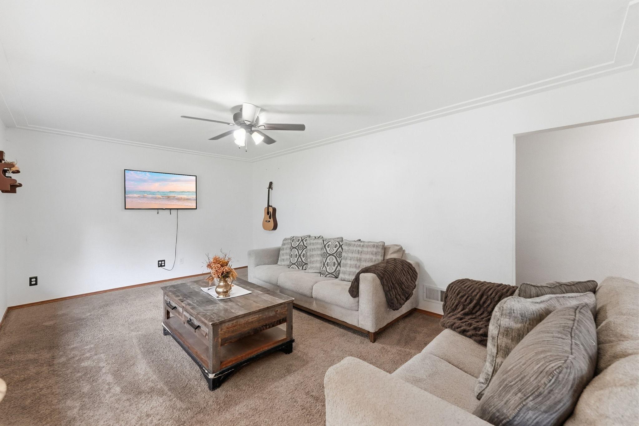 850 S Alger Avenue Property Photo 13
