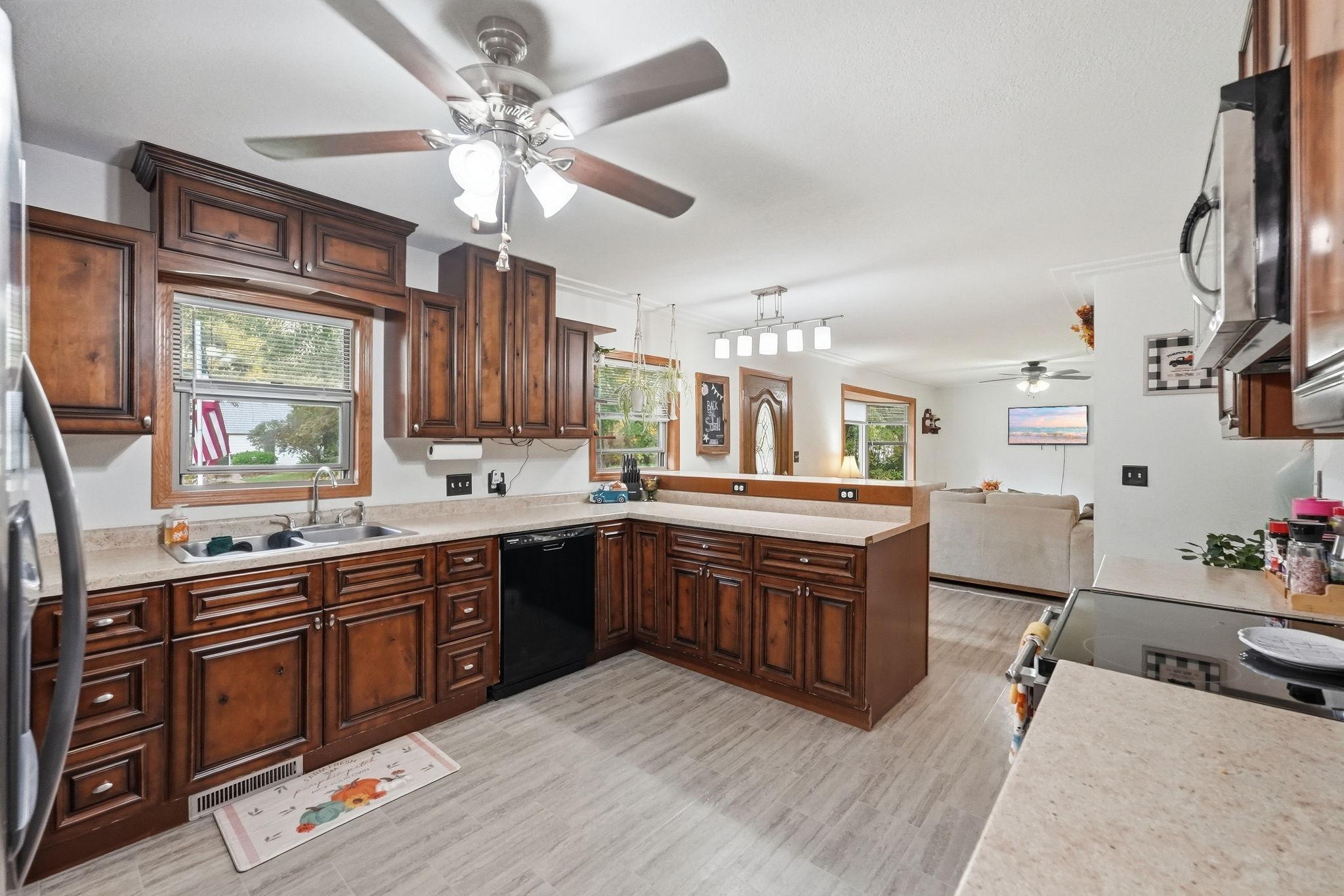 850 S Alger Avenue Property Photo 16