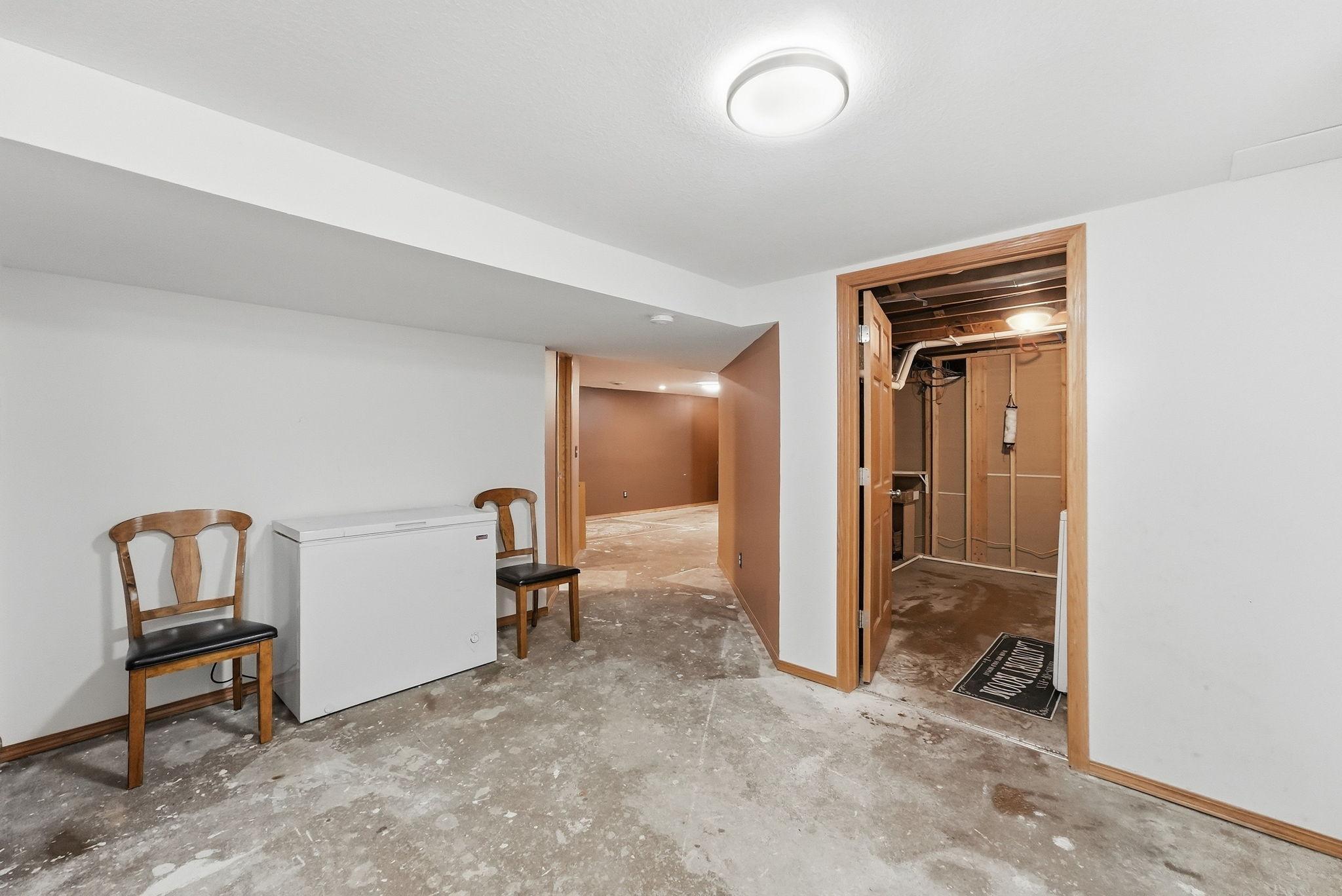 850 S Alger Avenue Property Photo 28