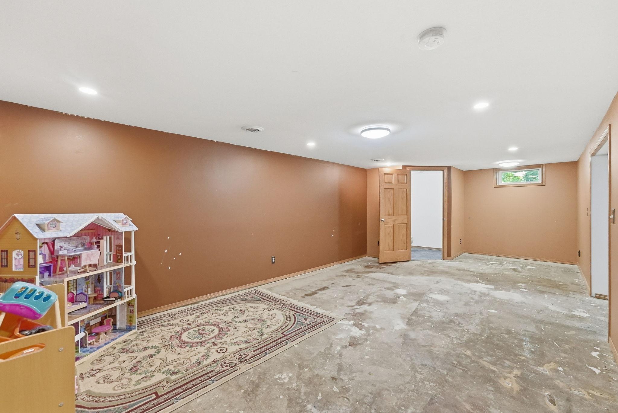 850 S Alger Avenue Property Photo 32