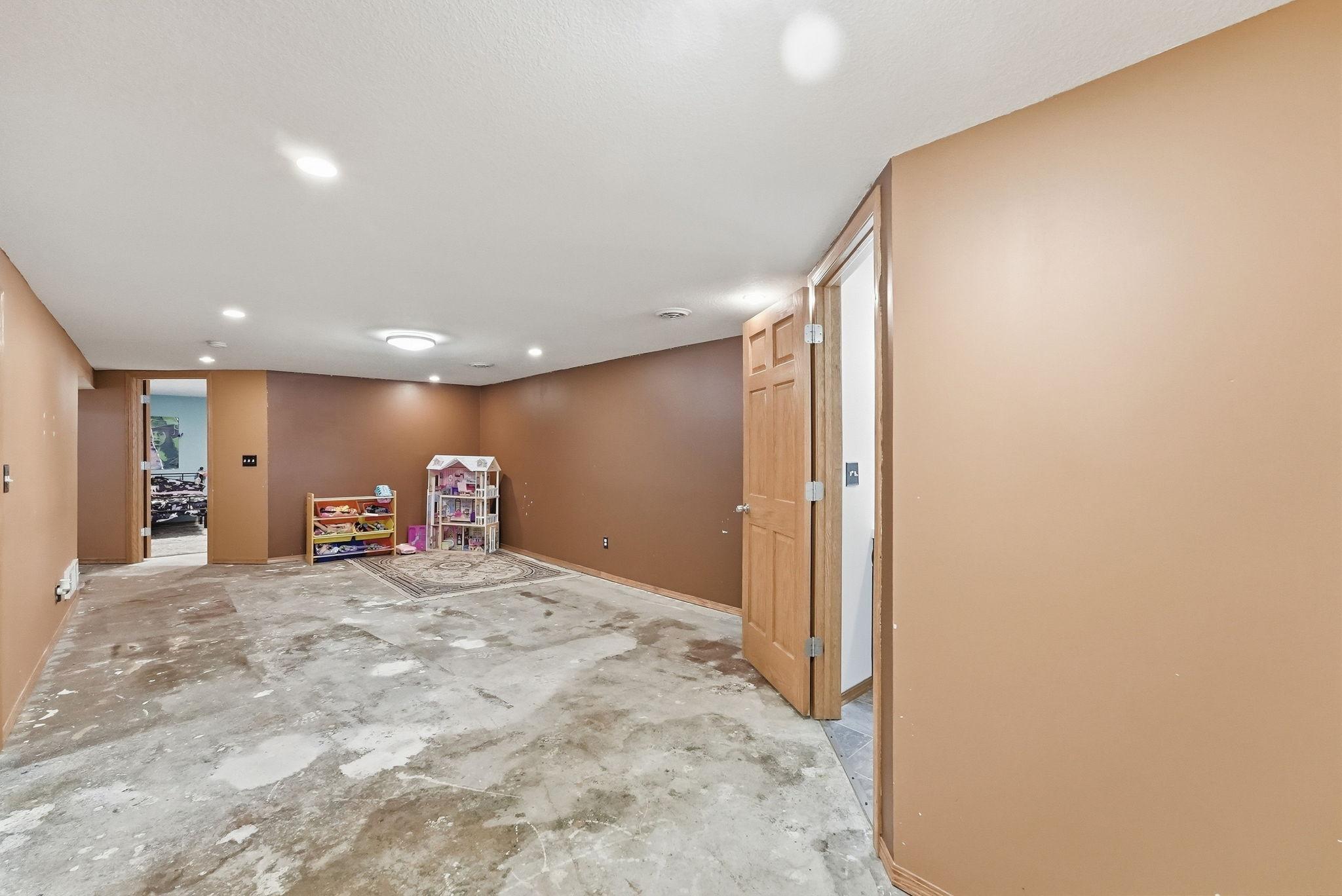 850 S Alger Avenue Property Photo 33