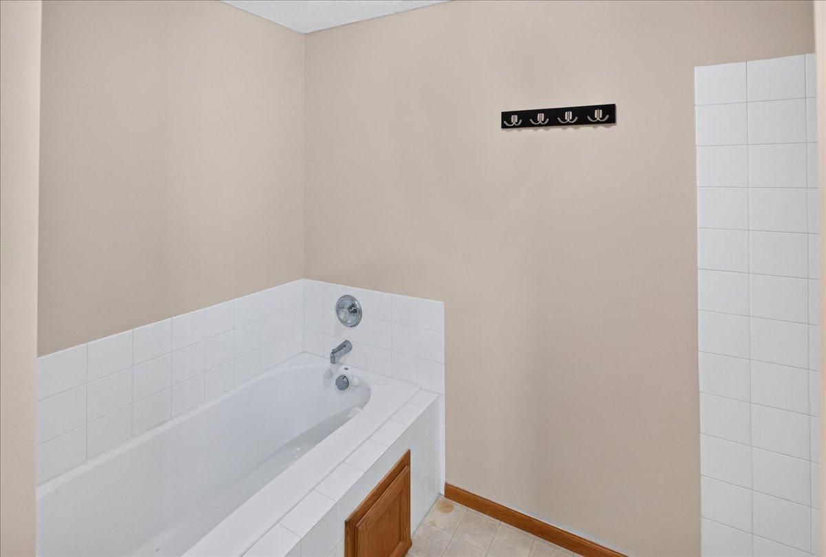 8002 Marsh Run Court Property Photo 27