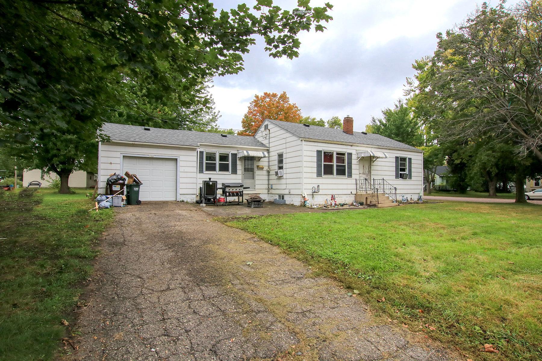 1327 Owen Avenue N Property Photo 1