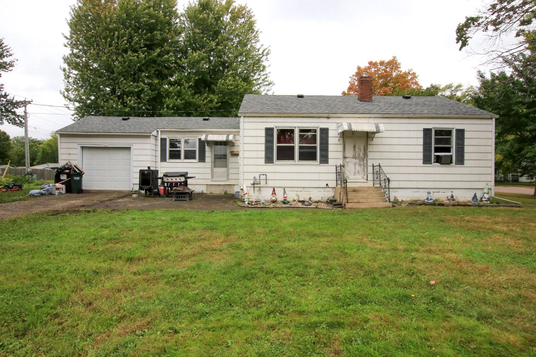 1327 Owen Avenue N Property Photo 2