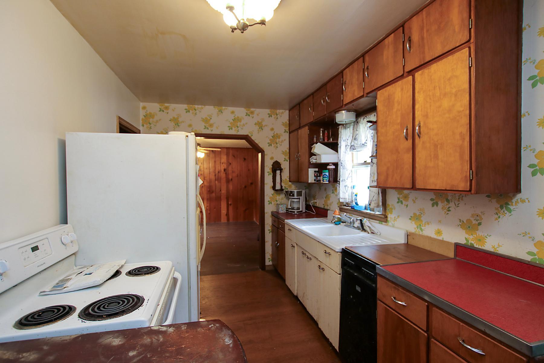 1327 Owen Avenue N Property Photo 5