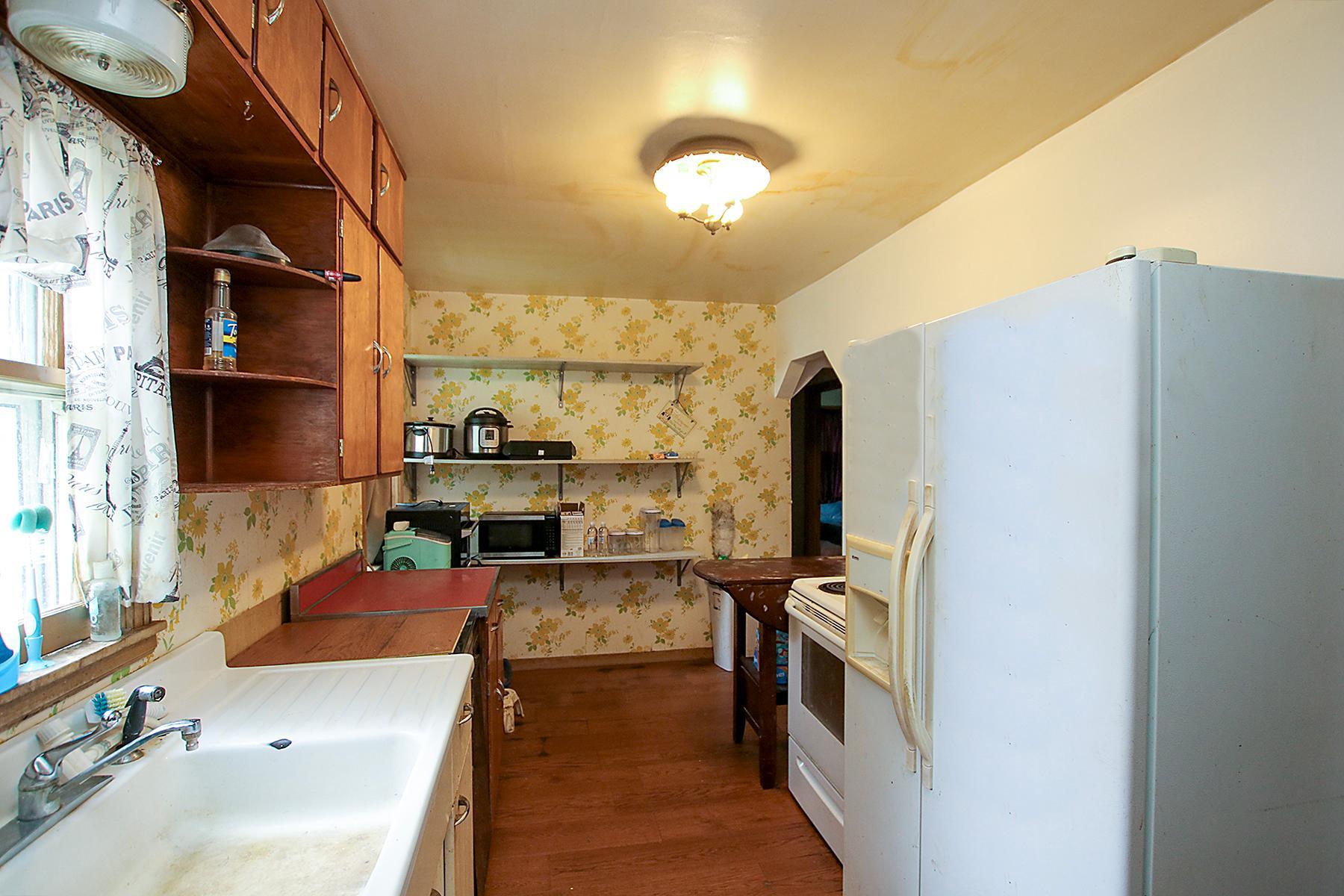 1327 Owen Avenue N Property Photo 6
