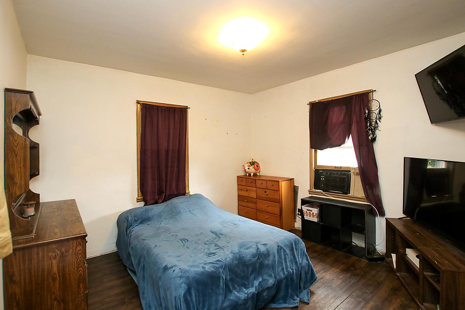 1327 Owen Avenue N Property Photo 7