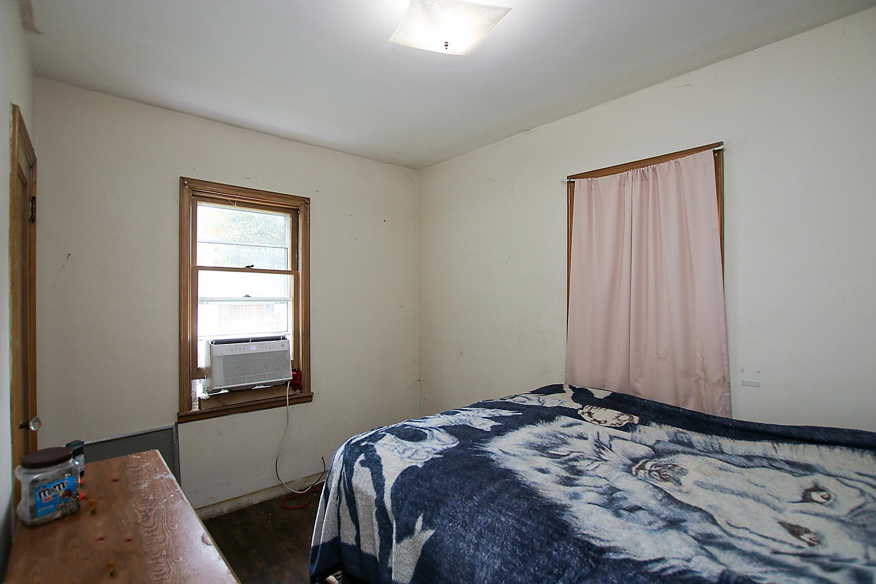 1327 Owen Avenue N Property Photo 8