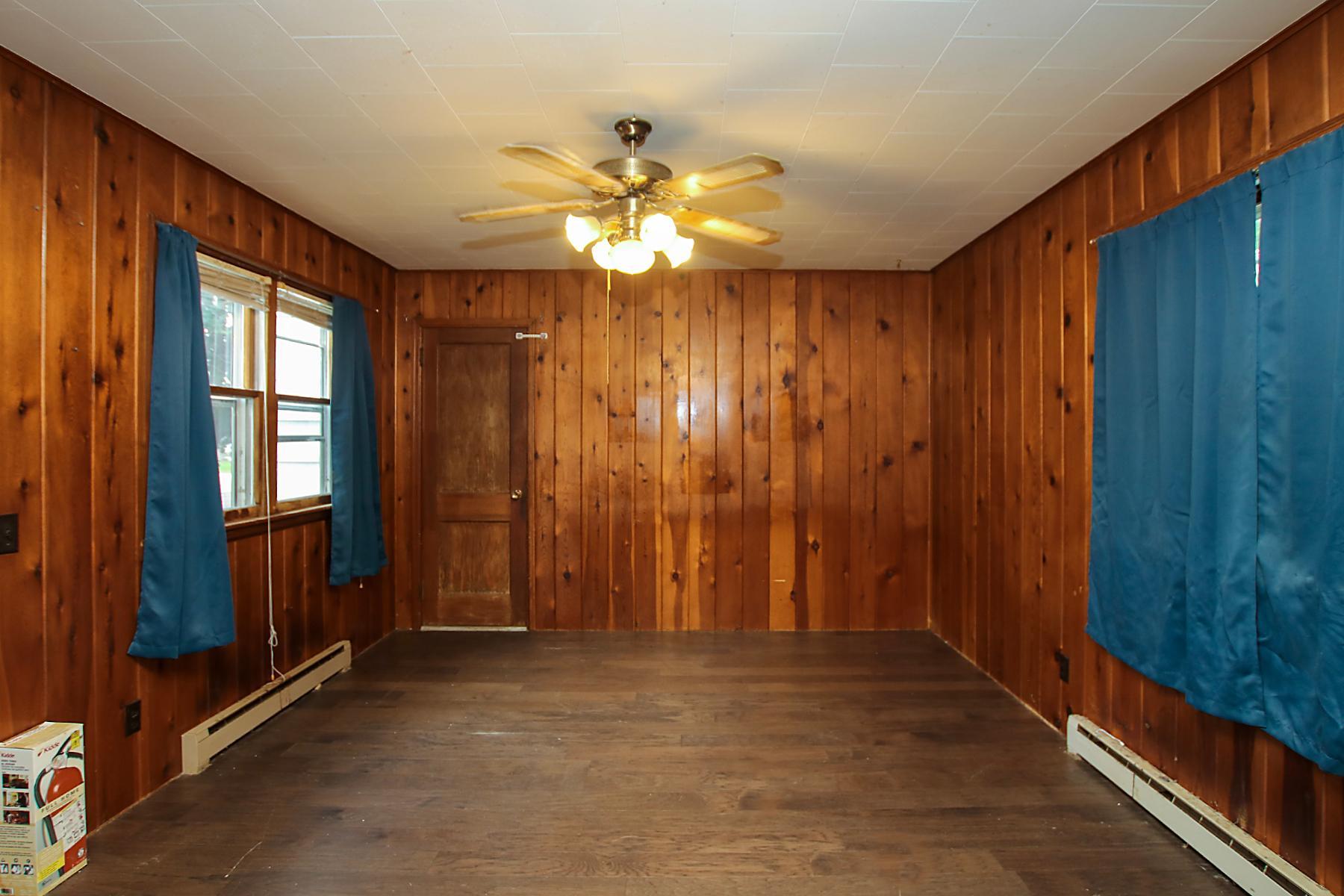 1327 Owen Avenue N Property Photo 9