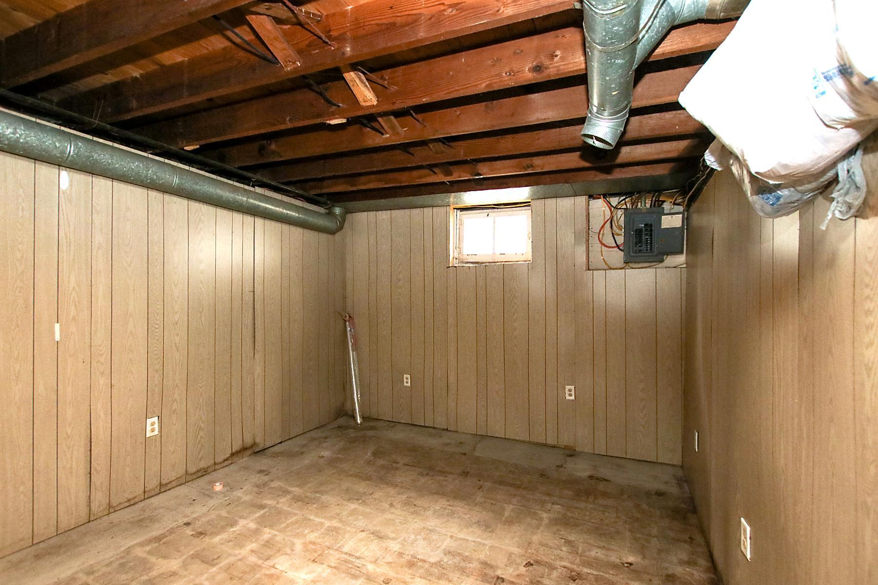 1327 Owen Avenue N Property Photo 10