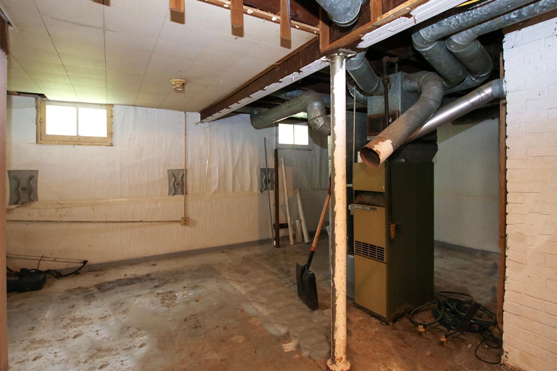 1327 Owen Avenue N Property Photo 11