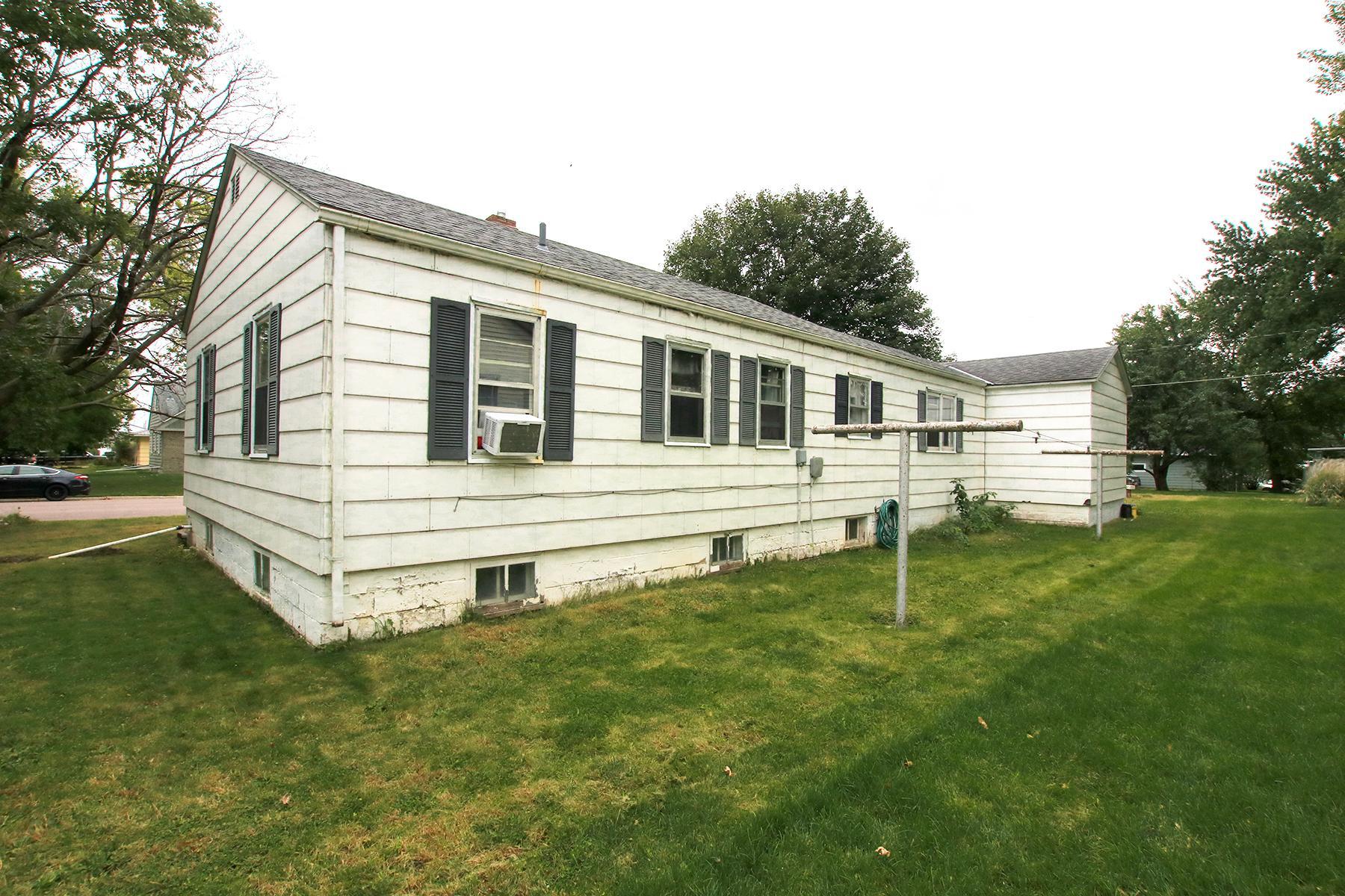 1327 Owen Avenue N Property Photo 12