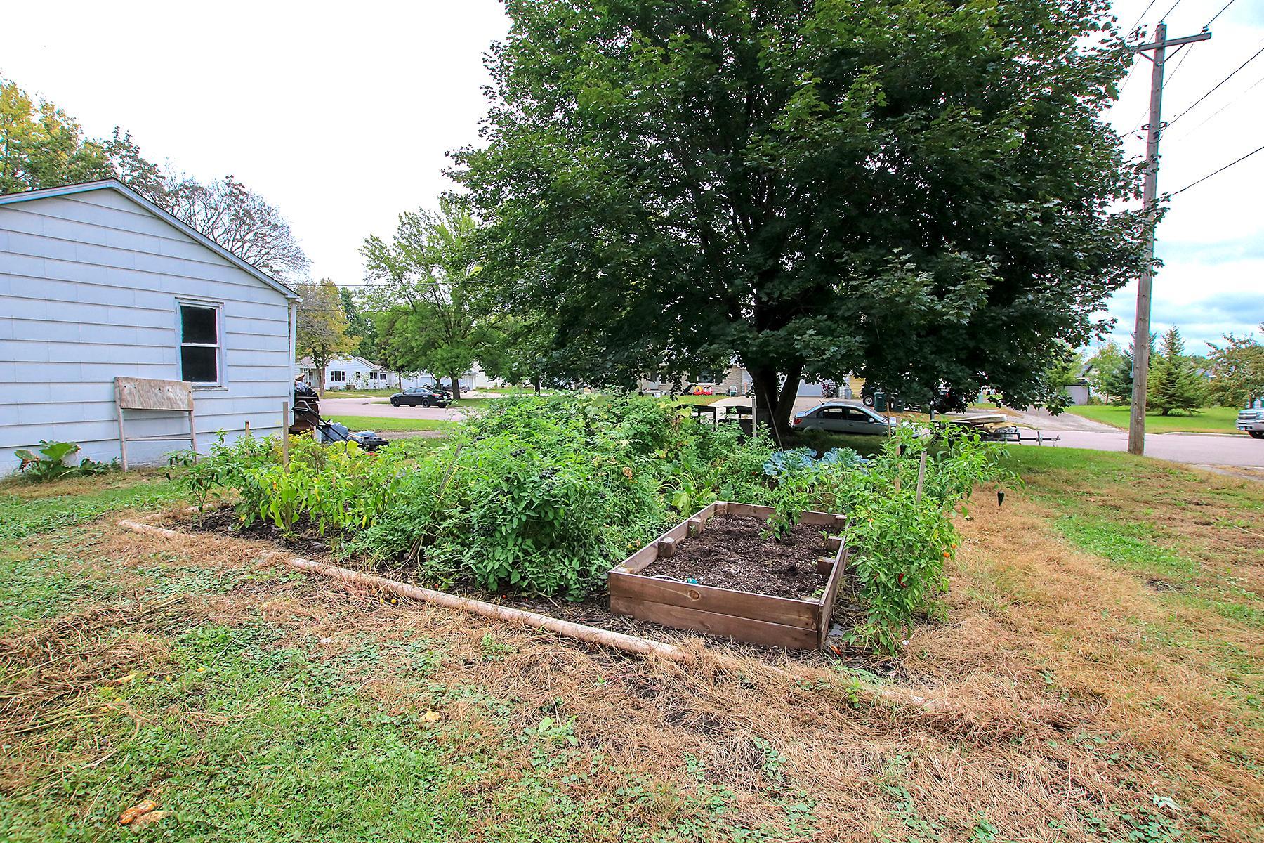 1327 Owen Avenue N Property Photo 13
