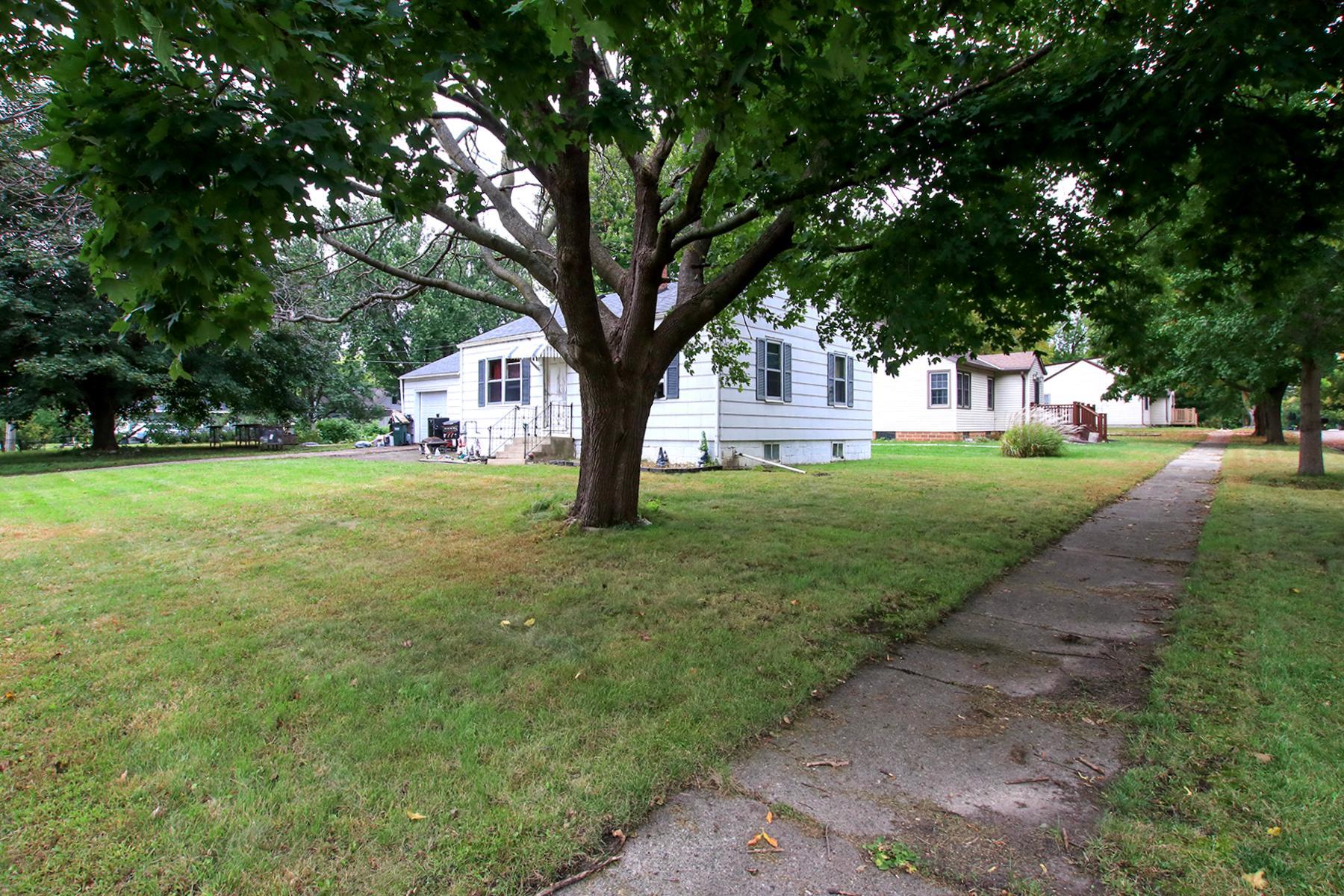 1327 Owen Avenue N Property Photo 14