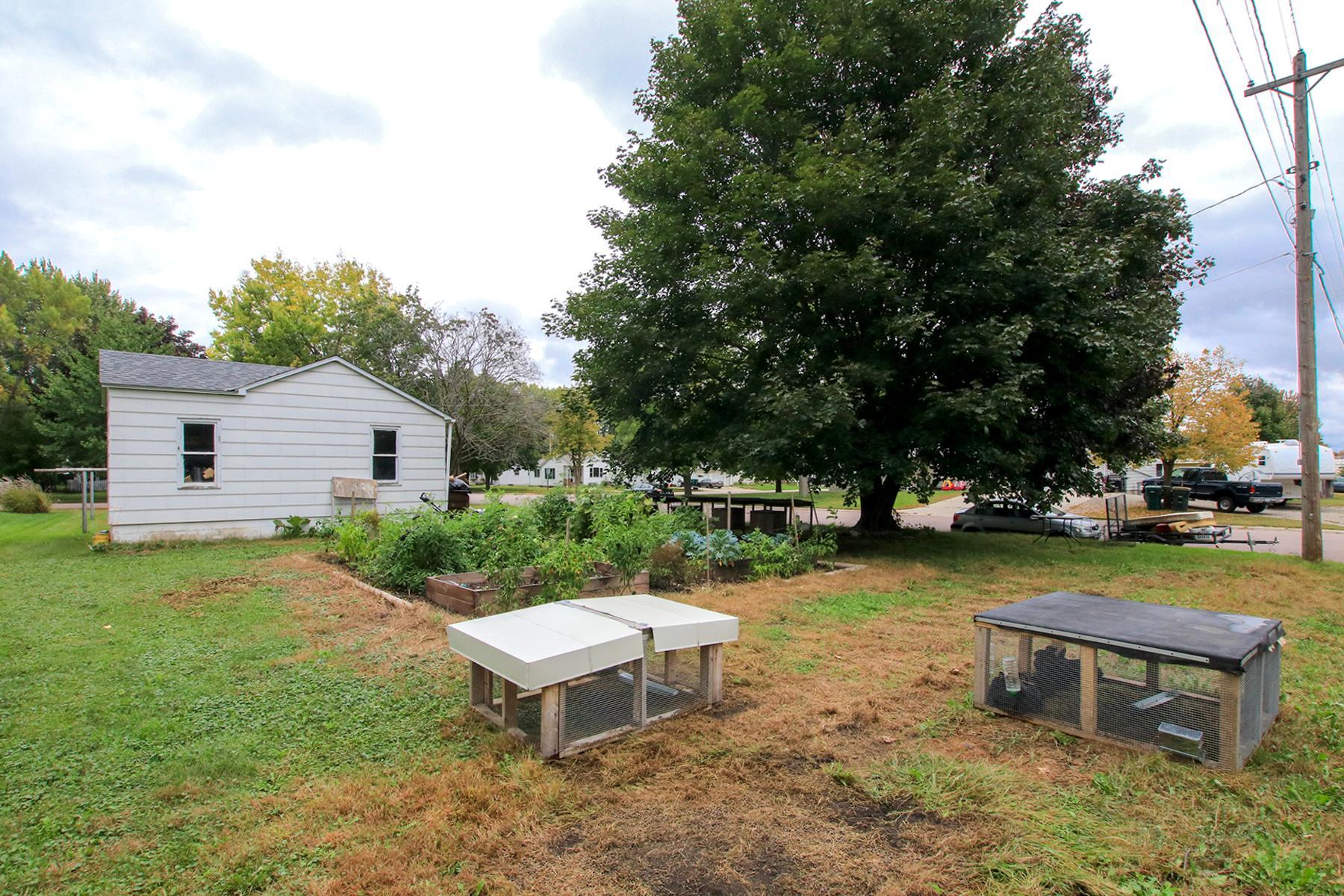 1327 Owen Avenue N Property Photo 15