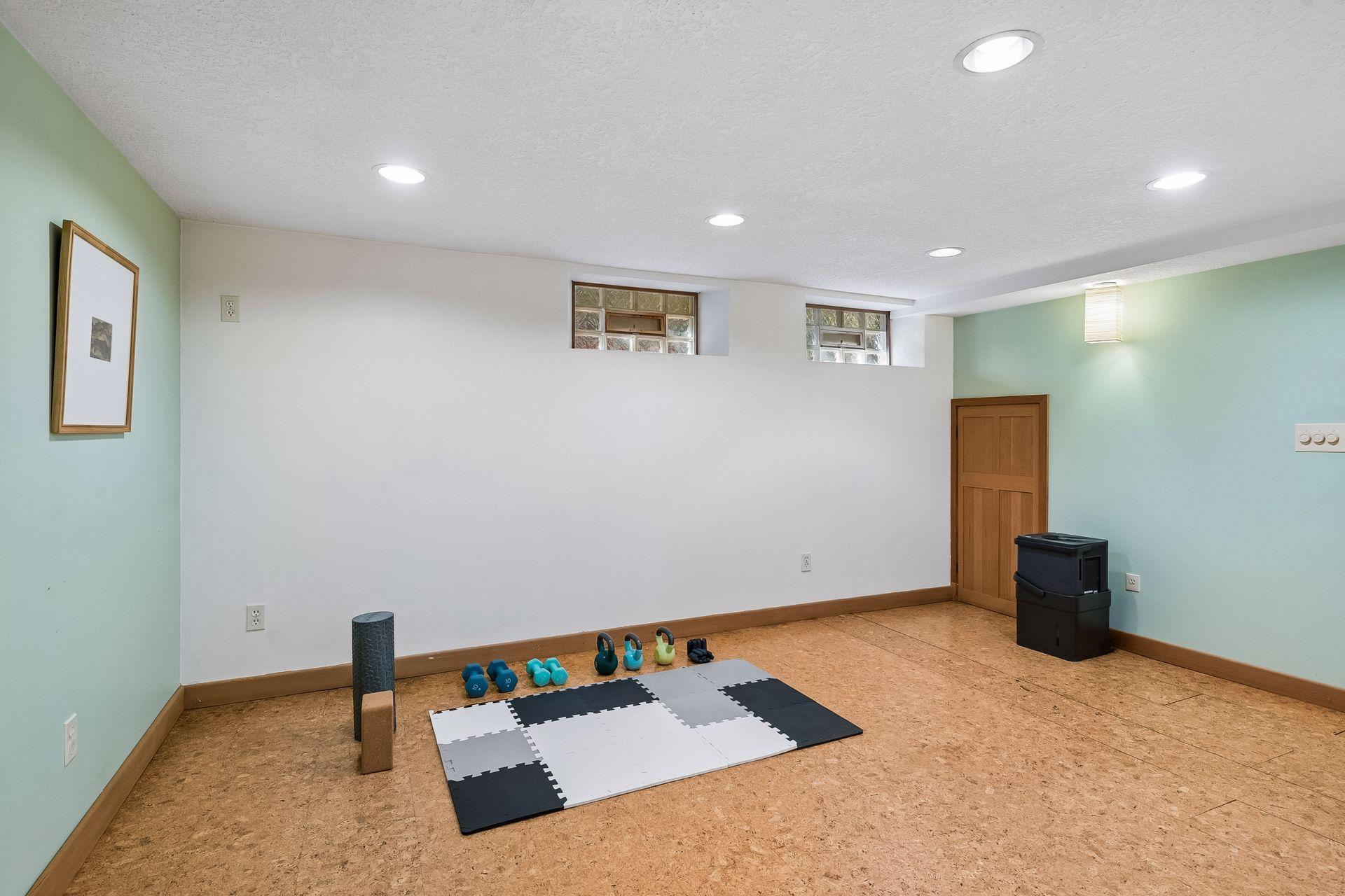 2121 E 22nd Street Property Photo 46