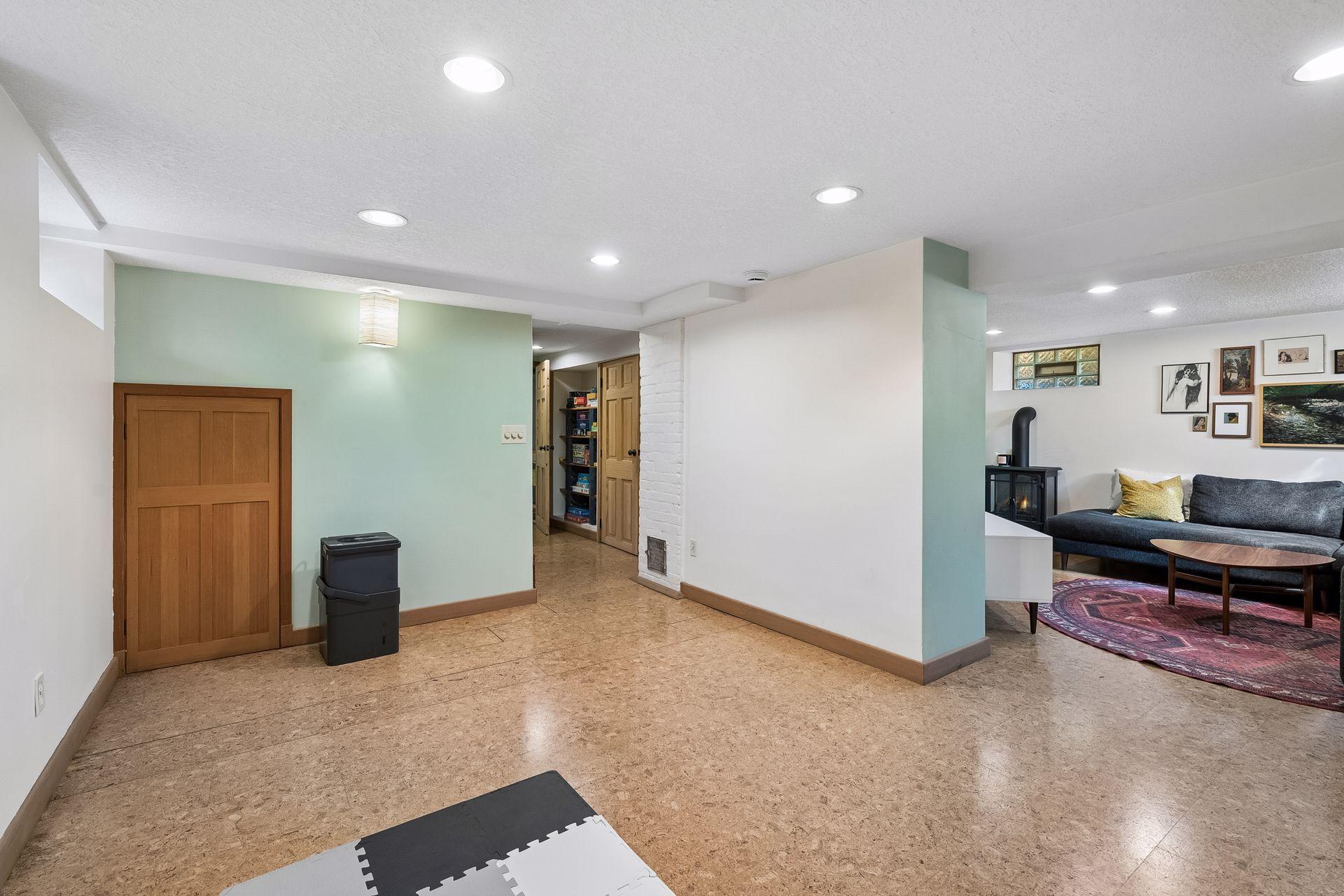 2121 E 22nd Street Property Photo 47