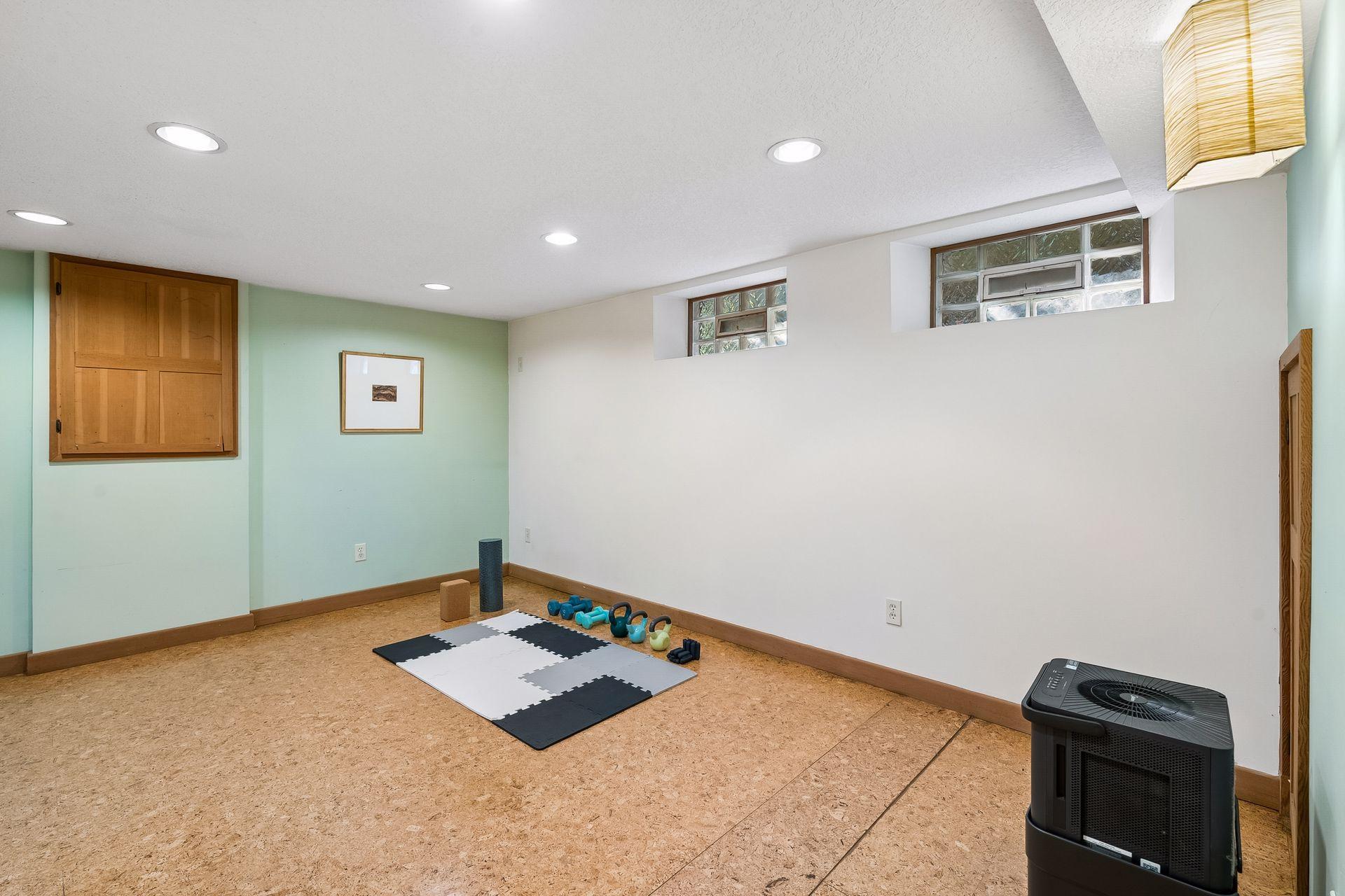 2121 E 22nd Street Property Photo 48