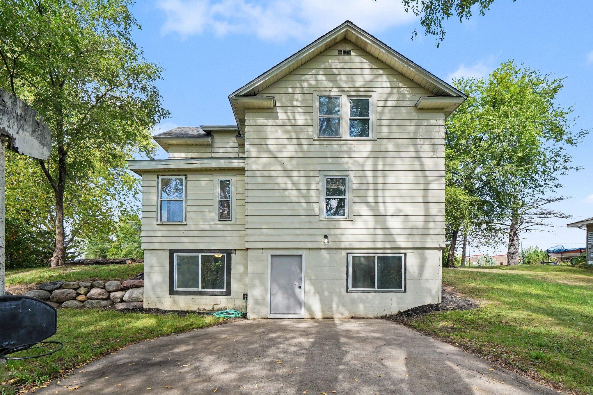 1170 Stoughton Avenue Property Photo 3