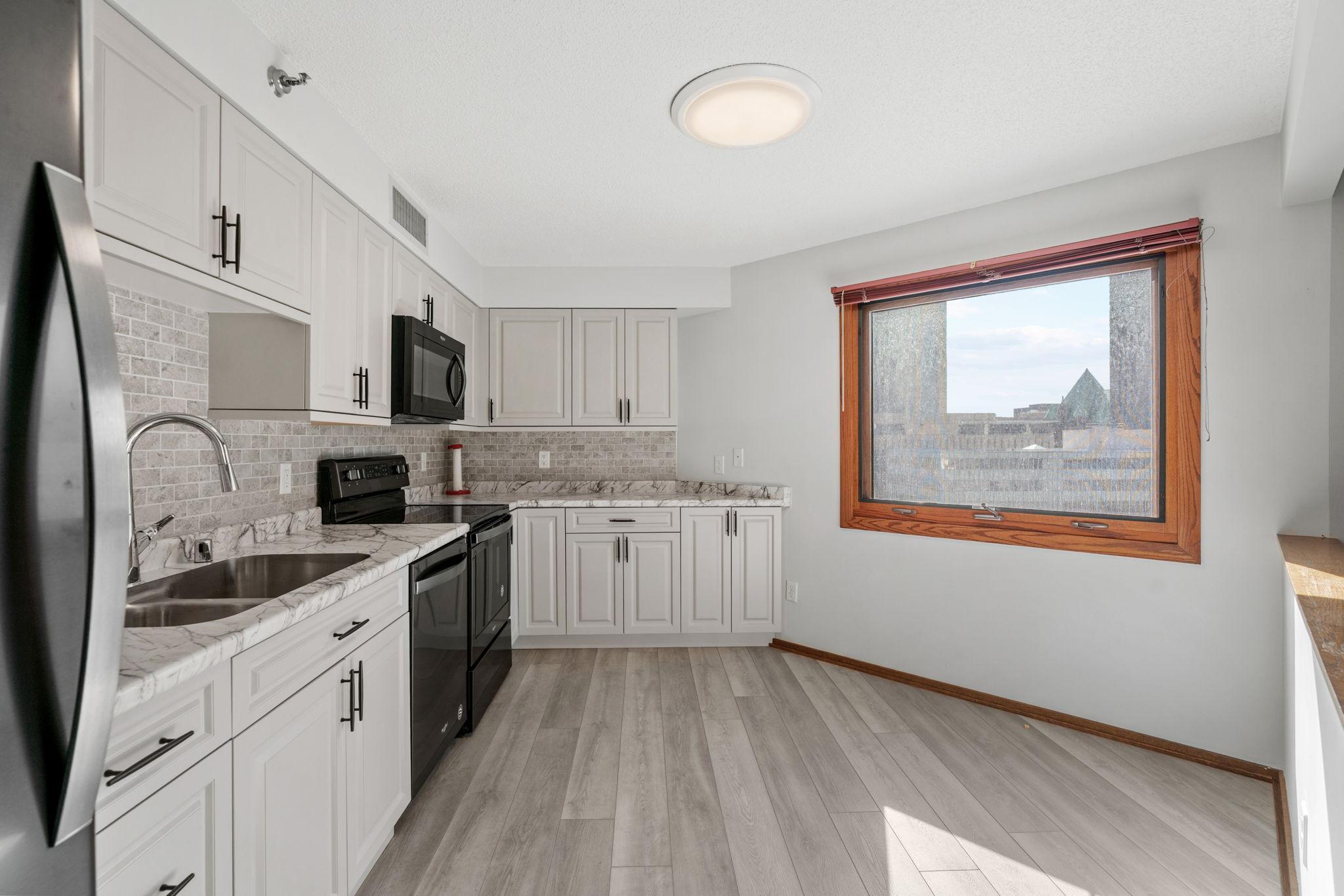 121 Washington Avenue S 702 Property Photo 1