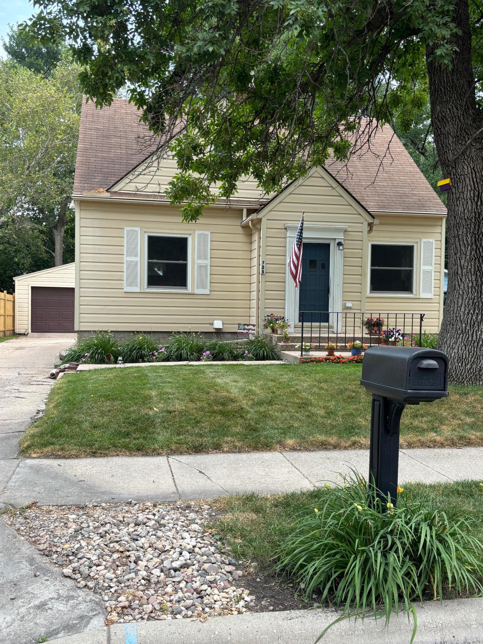 725 3rd Street Se Property Photo 2