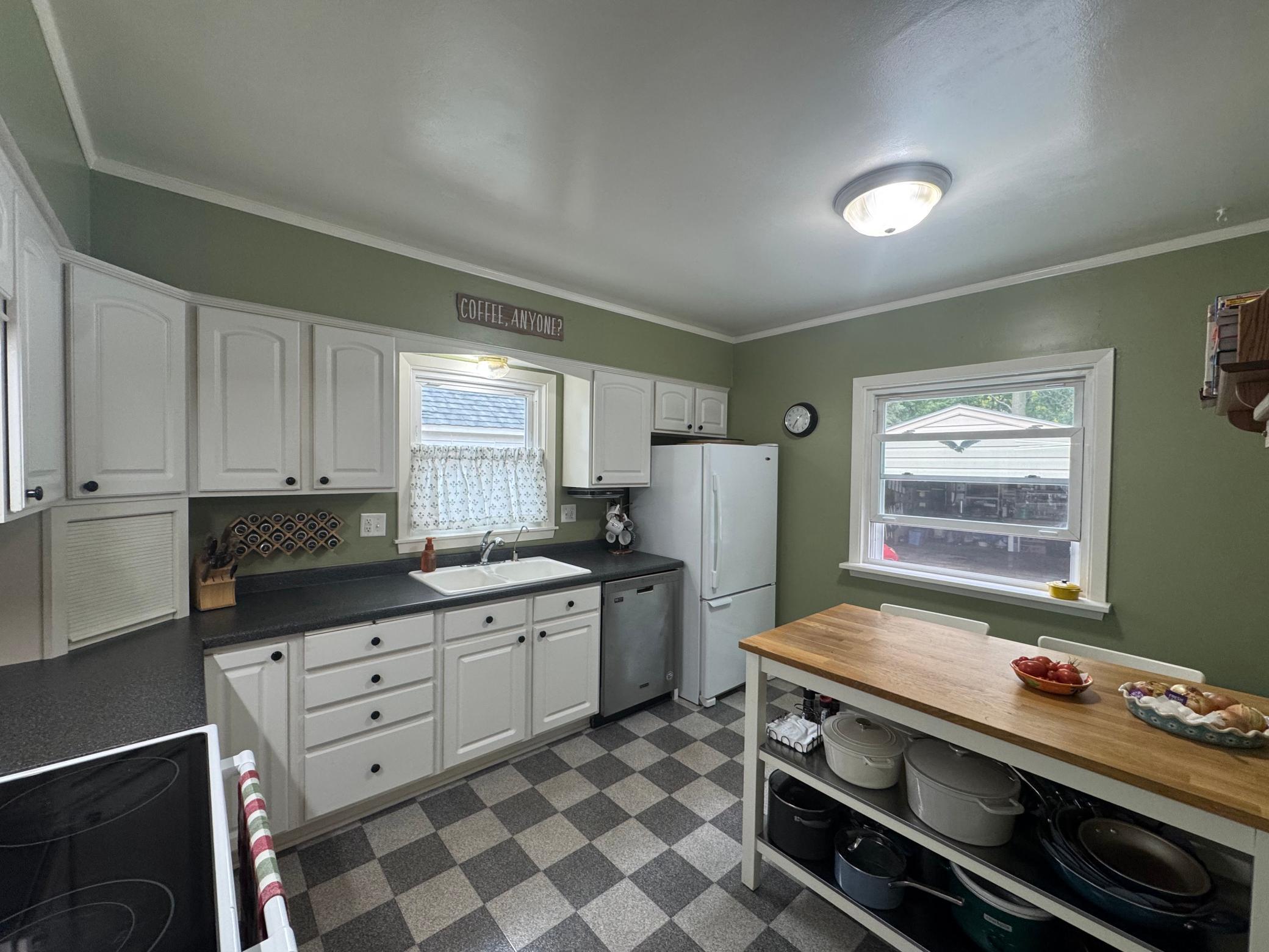 725 3rd Street Se Property Photo 3