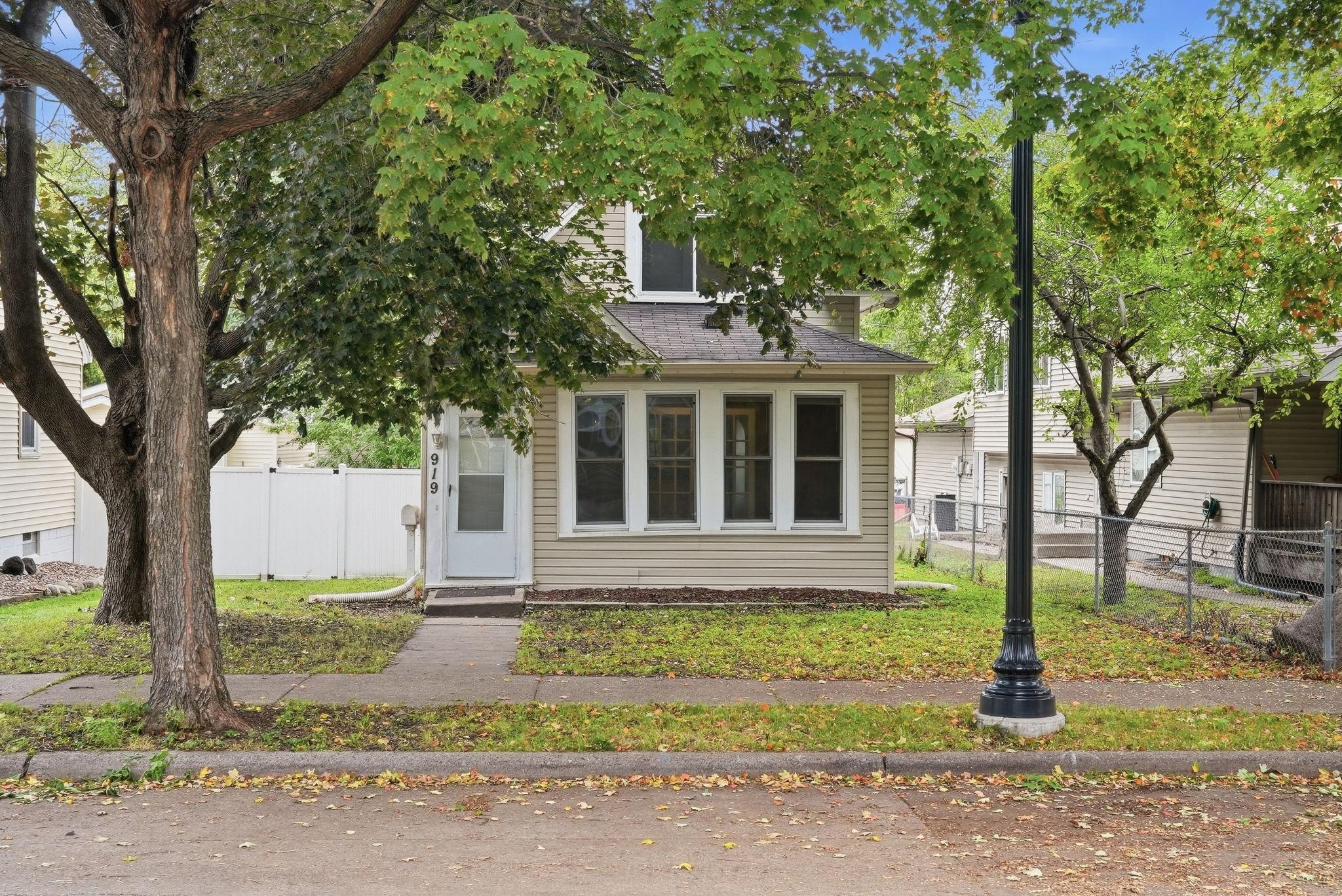 919 26th Avenue Se Property Photo 3