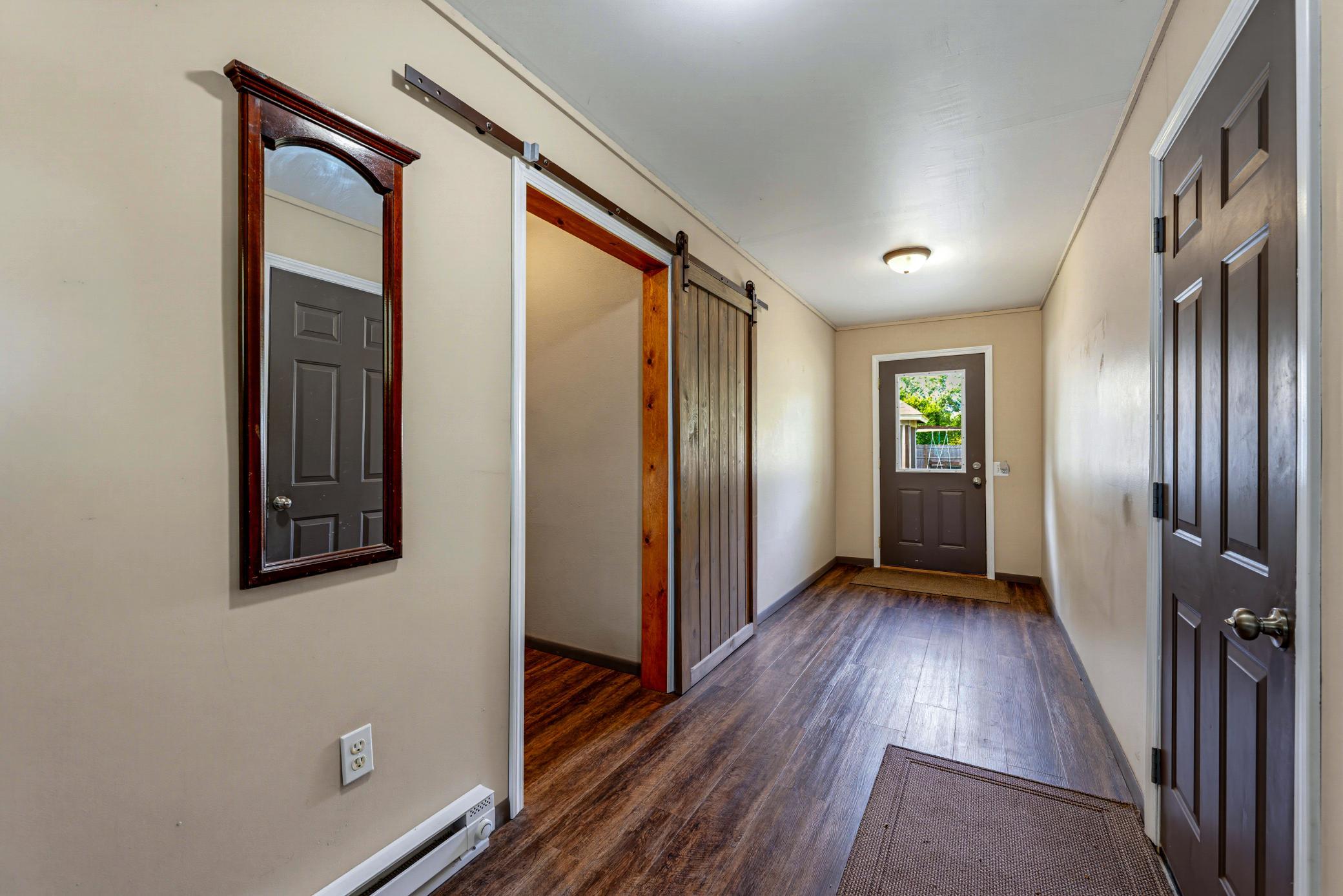 115 E Nelson Street Property Photo 5