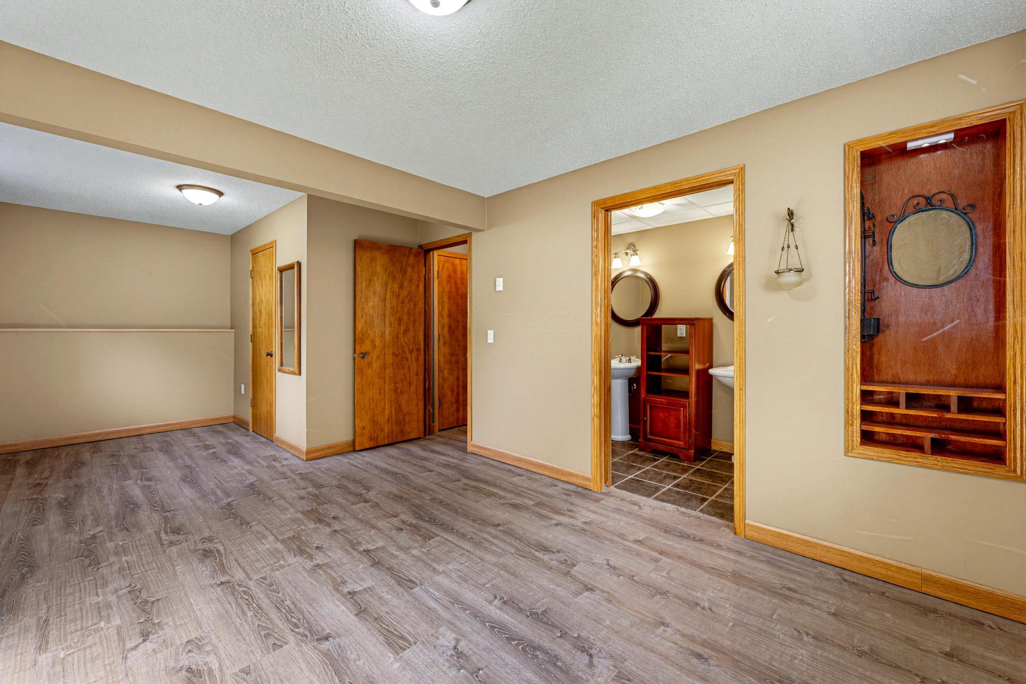 115 E Nelson Street Property Photo 20