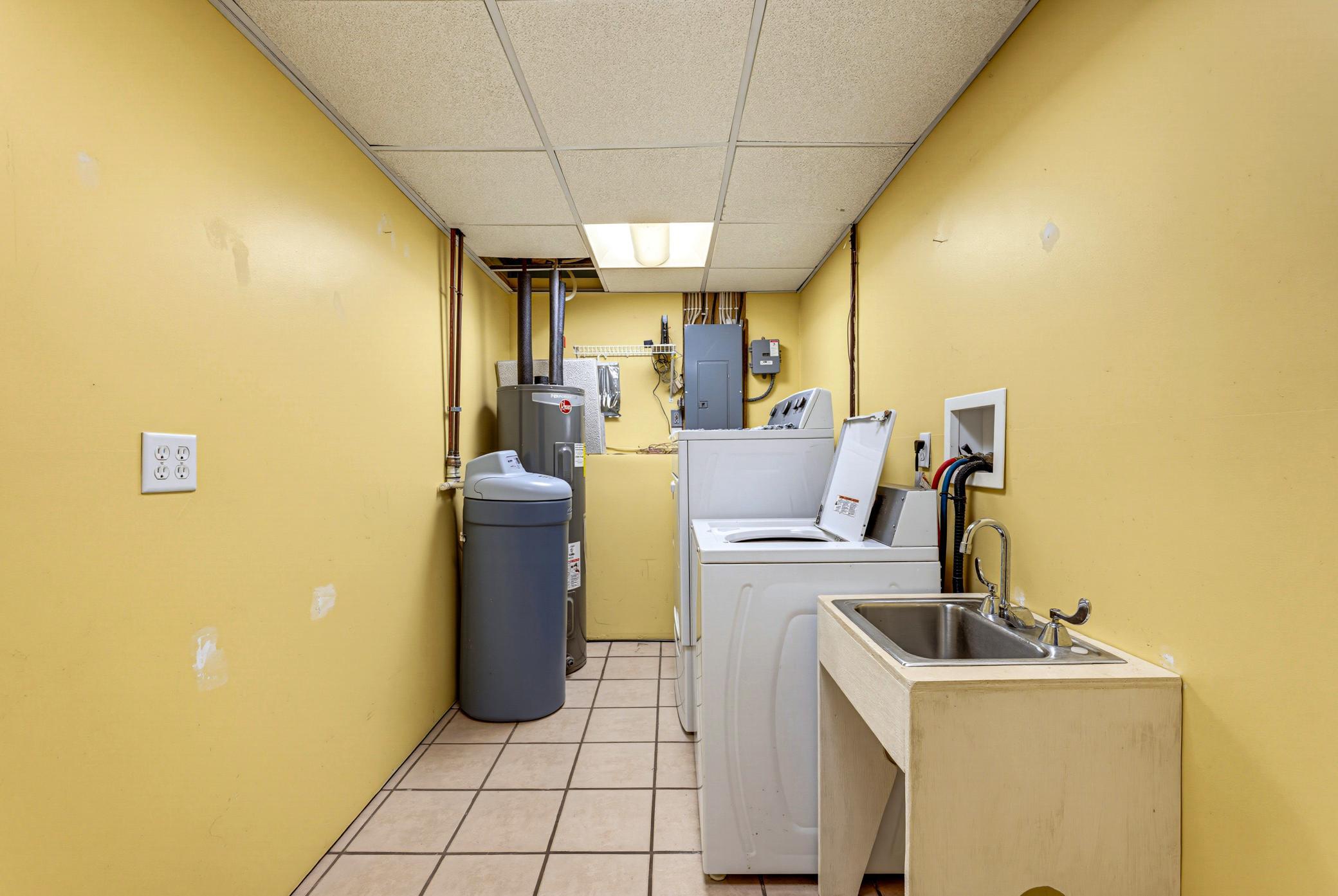 115 E Nelson Street Property Photo 24