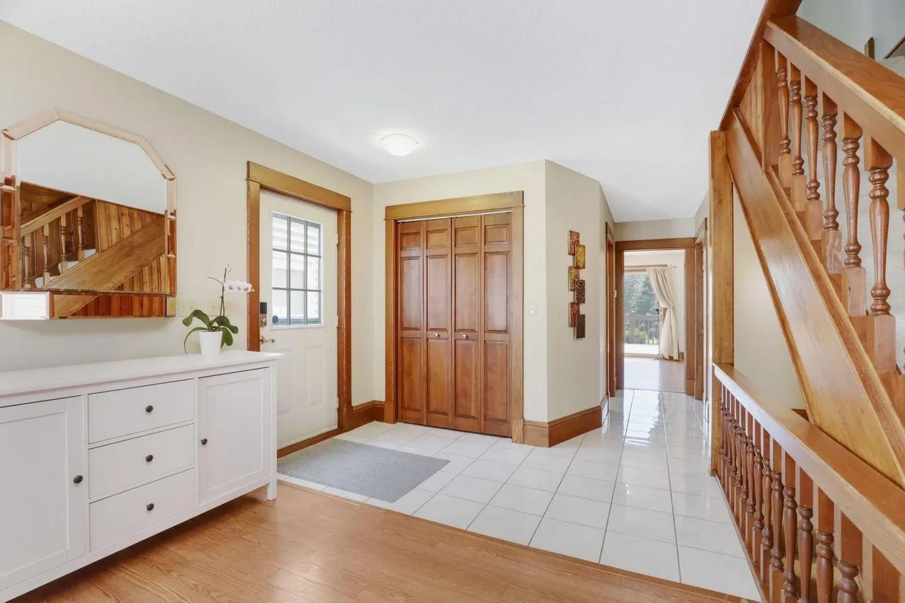 1598 E Shore Drive Property Photo 9