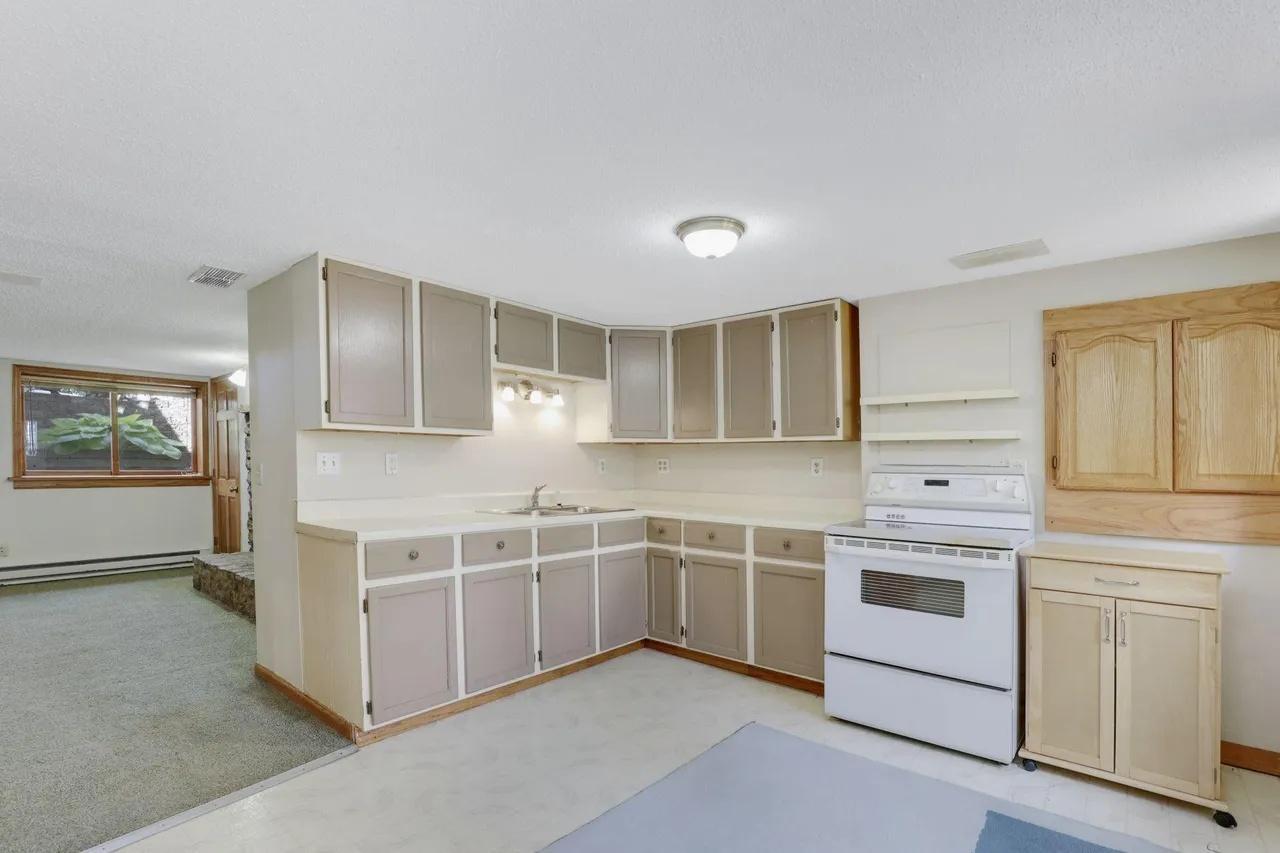 1598 E Shore Drive Property Photo 10