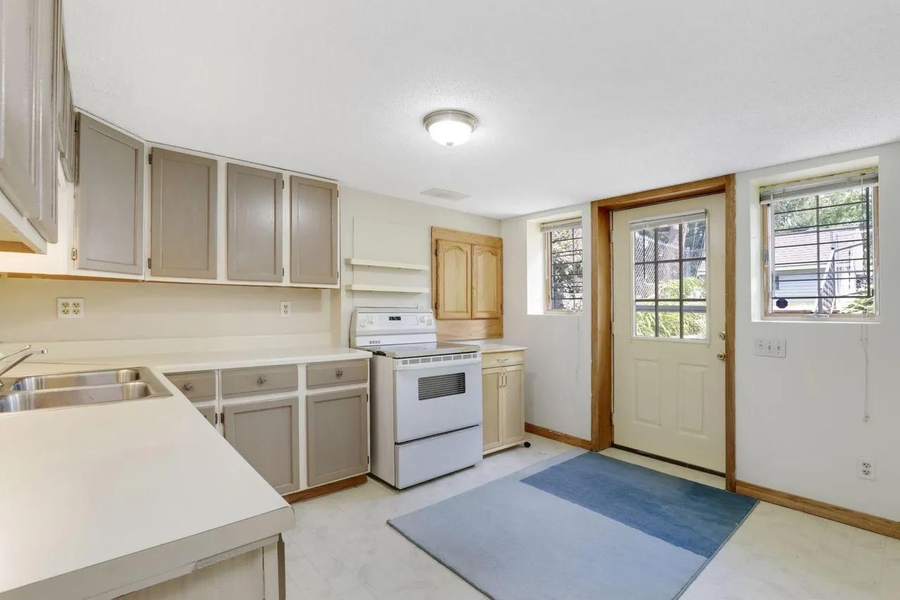 1598 E Shore Drive Property Photo 11