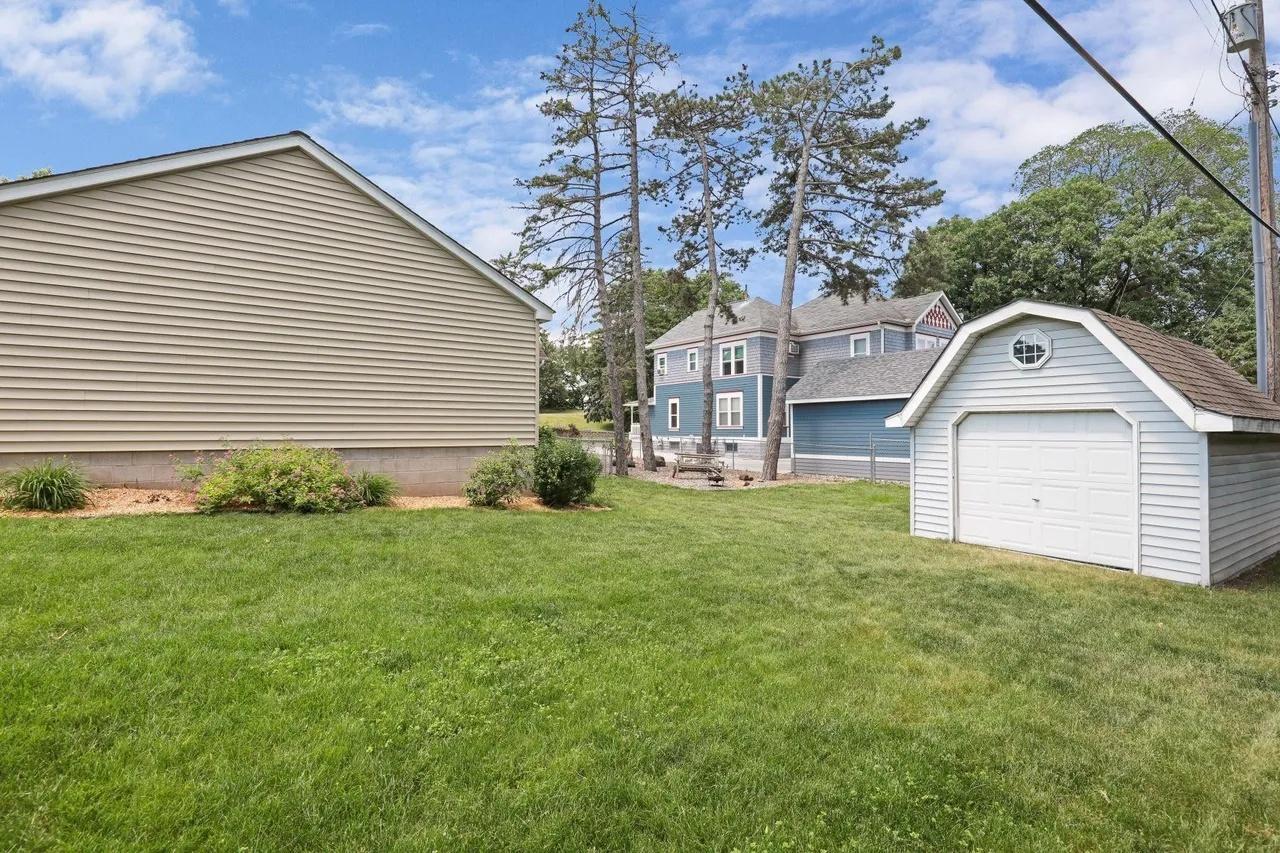 1598 E Shore Drive Property Photo 16
