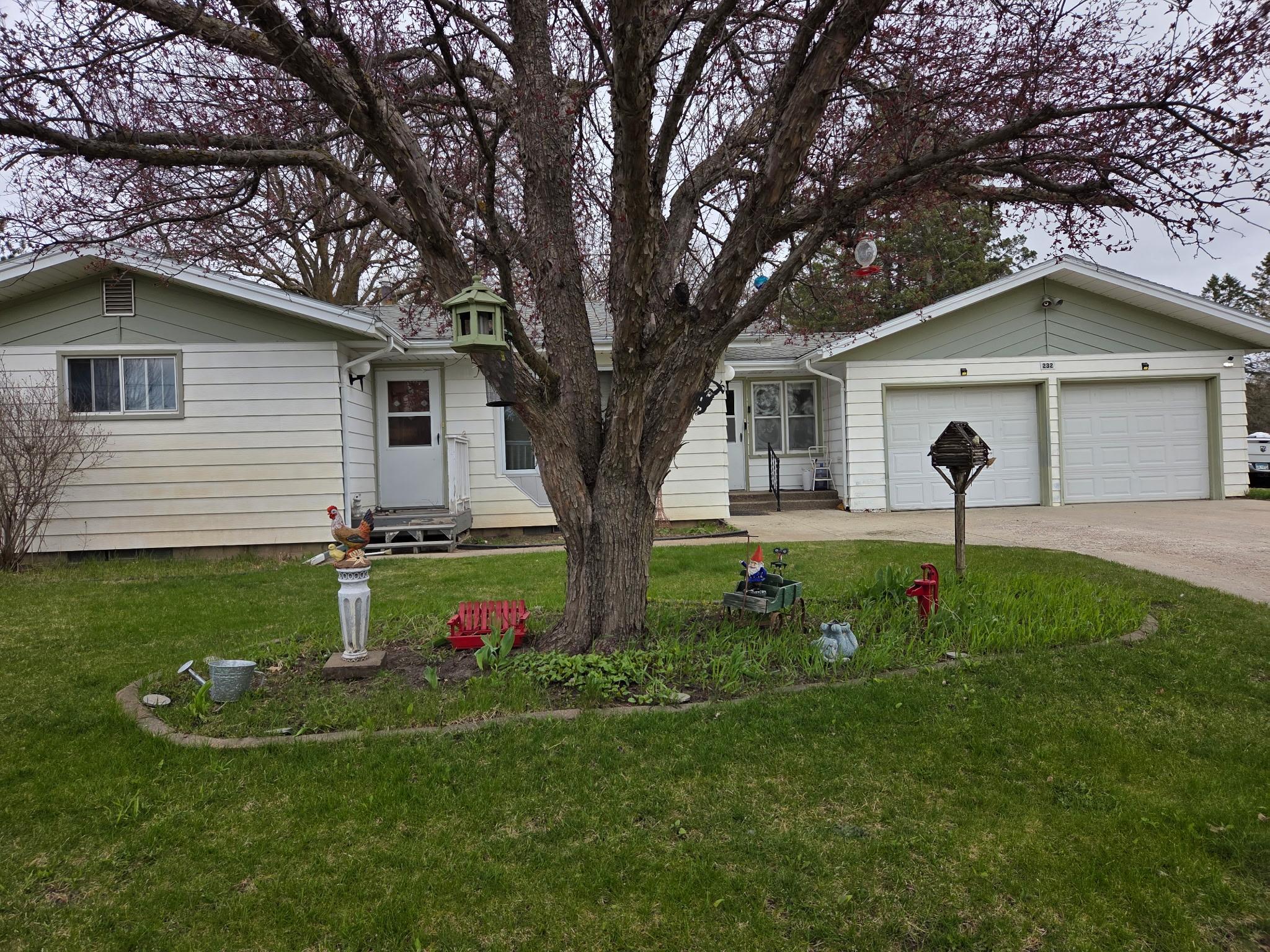 232 Nowell Street W Property Photo 1