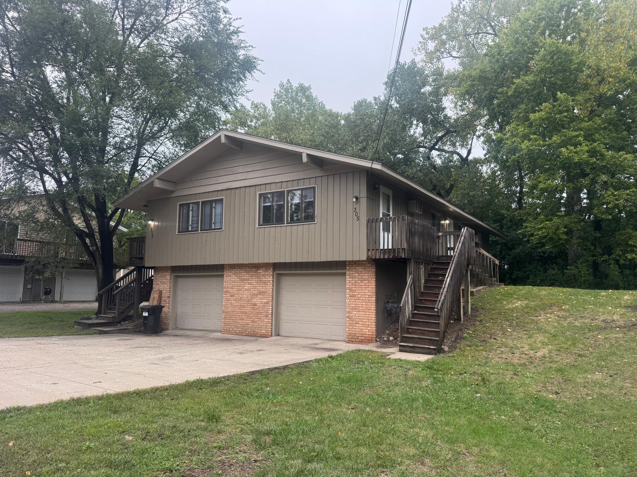 305 Jackson Avenue N Property Photo 1
