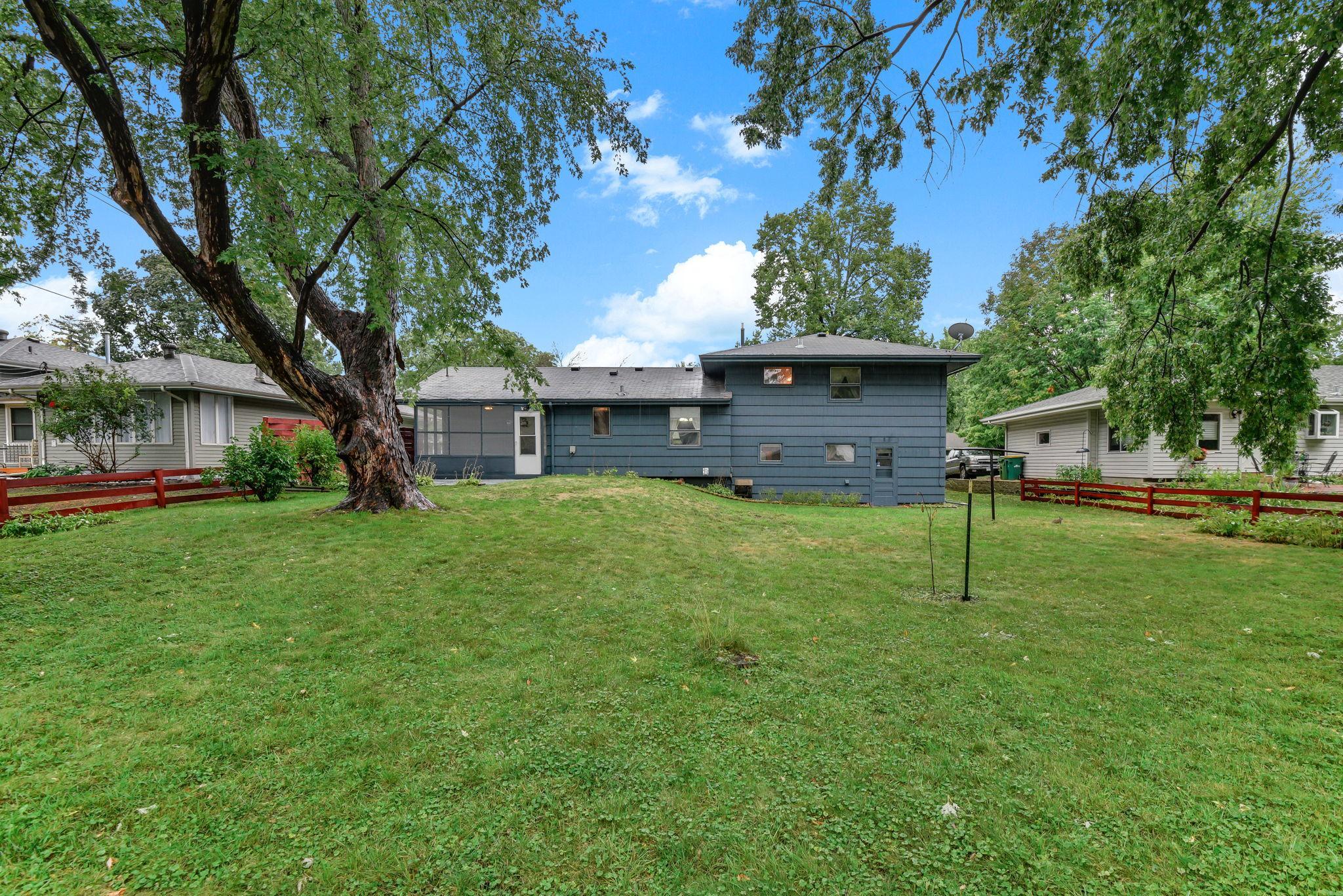 2812 65th Avenue N Property Photo 3