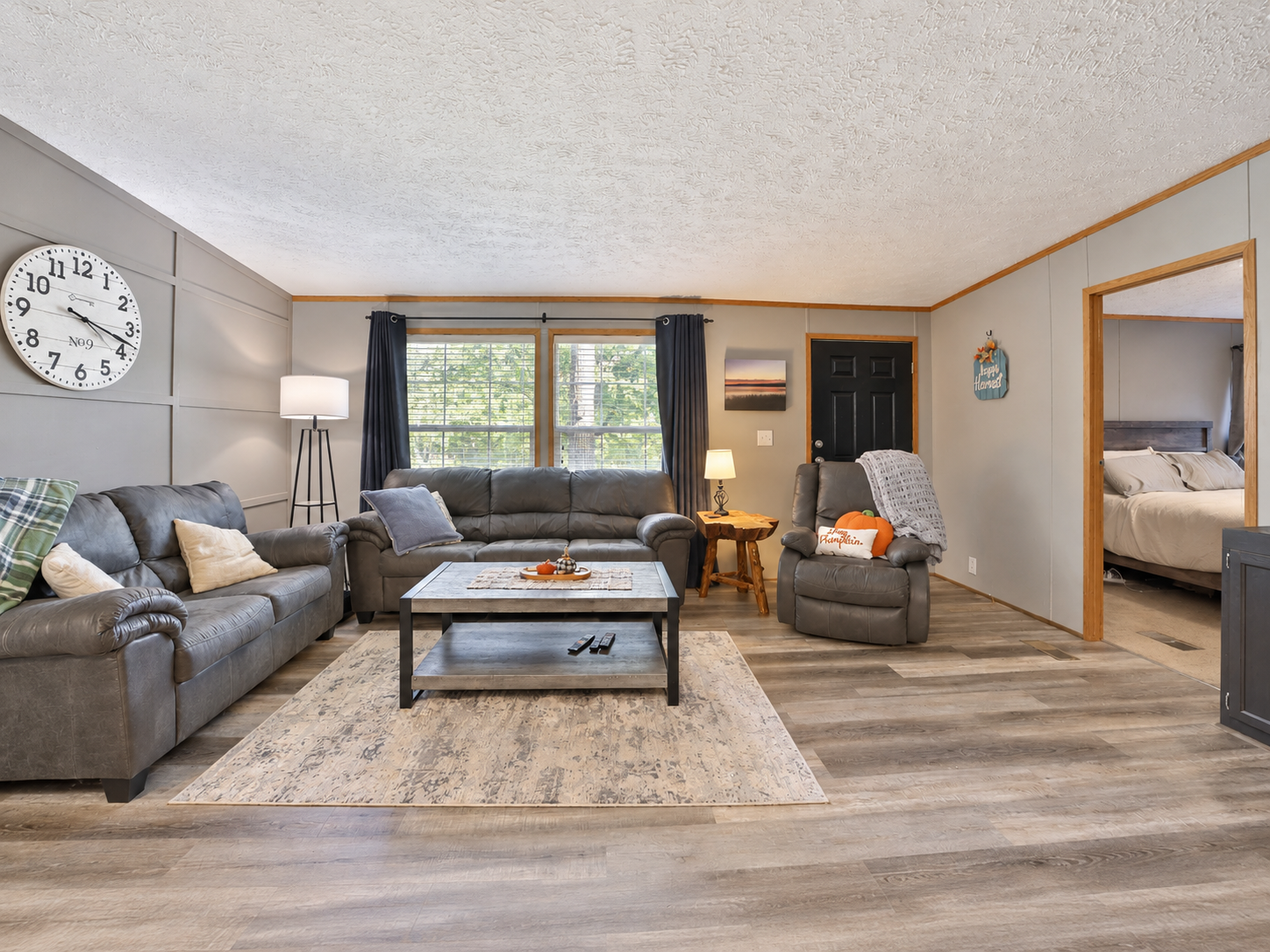 8656 Southview Drive Property Photo 8