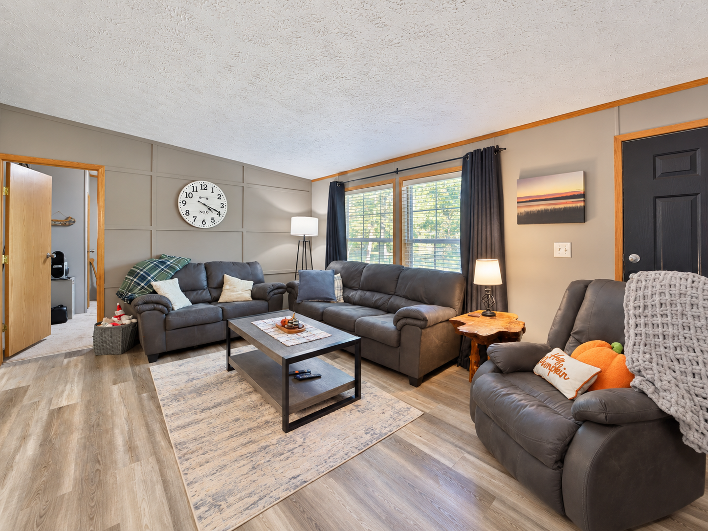8656 Southview Drive Property Photo 10
