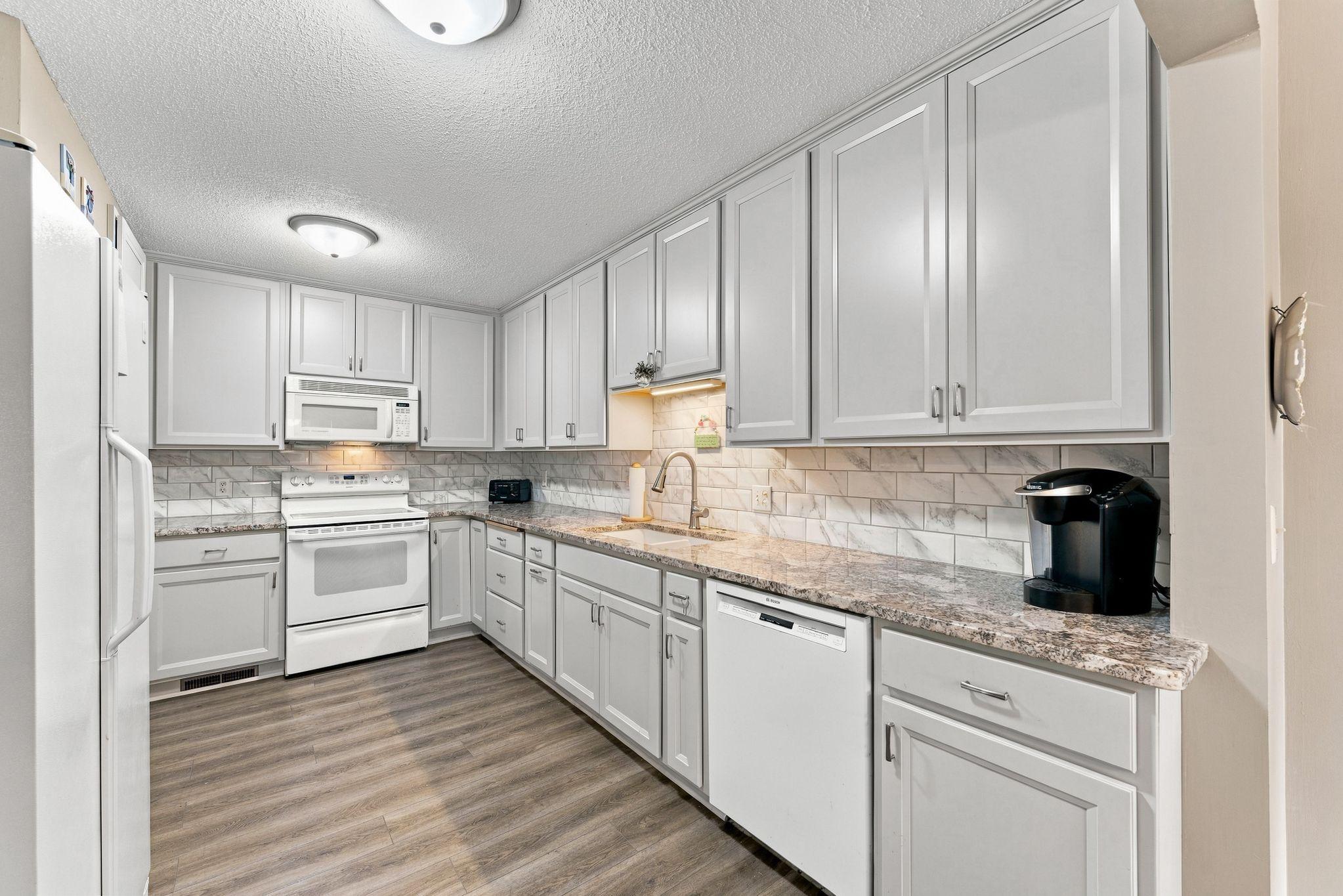 6121 Blake Ridge Road Property Photo 4