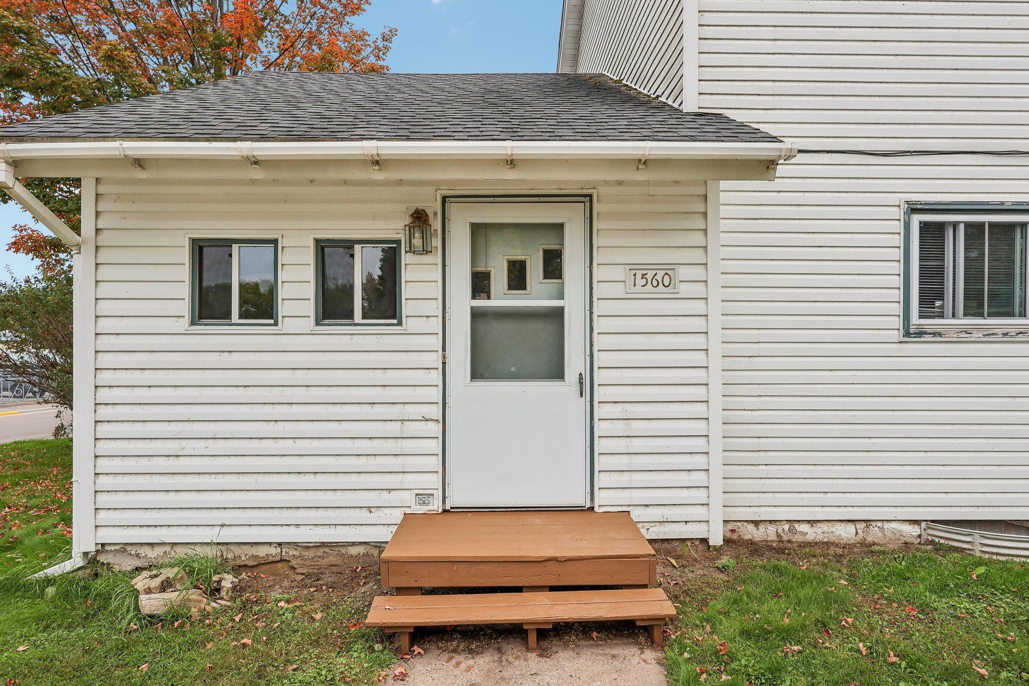 1560 Western Avenue Property Photo 3