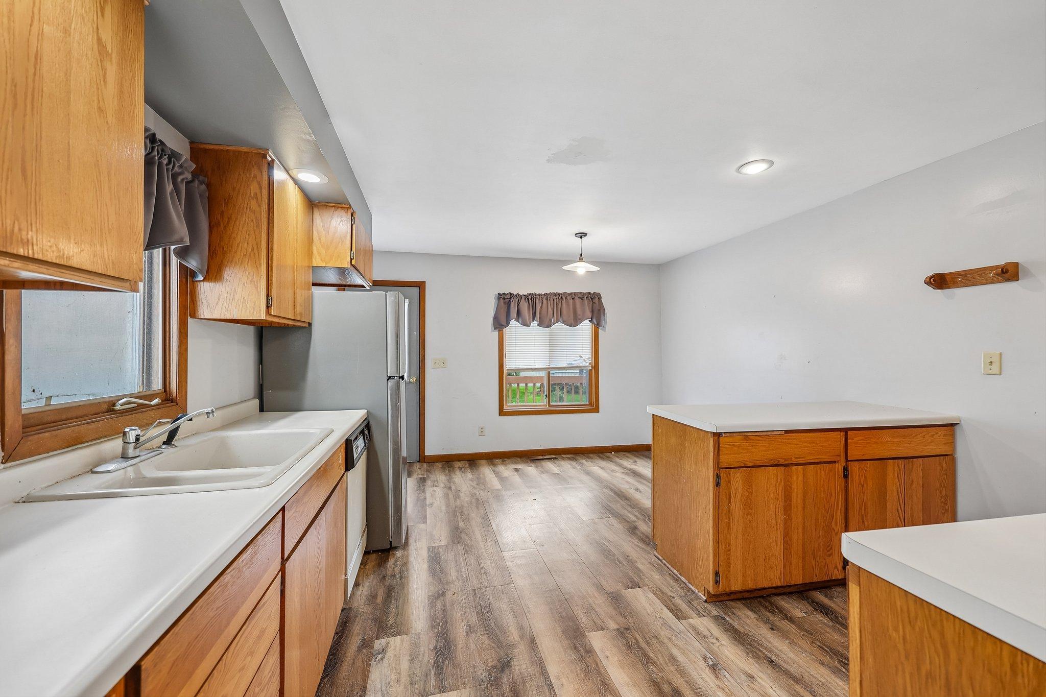 1560 Western Avenue Property Photo 7